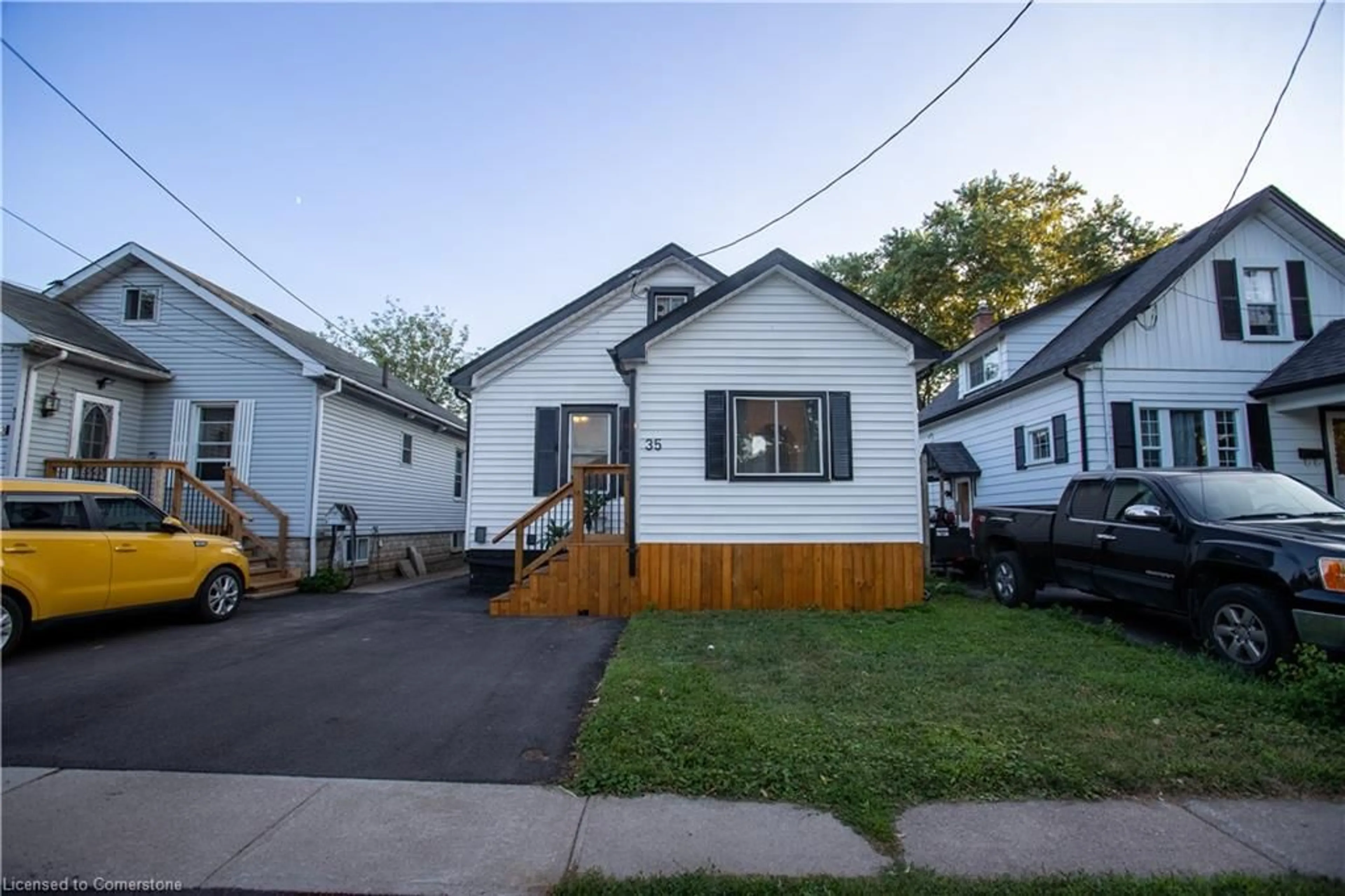 Home with vinyl exterior material, street for 35 St. Peter St, St. Catharines Ontario L2T 1P1