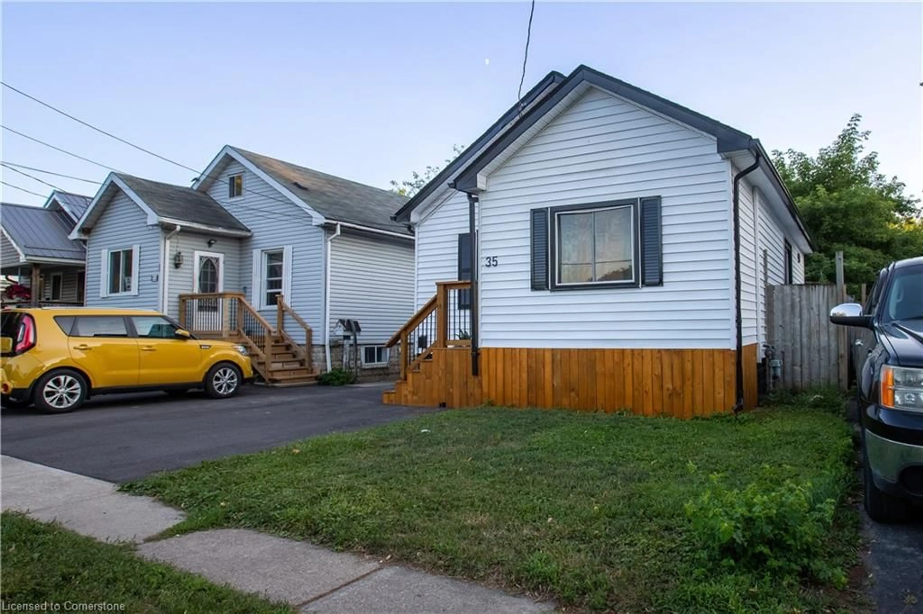 Home with vinyl exterior material, street for 35 St. Peter St, St. Catharines Ontario L2T 1P1