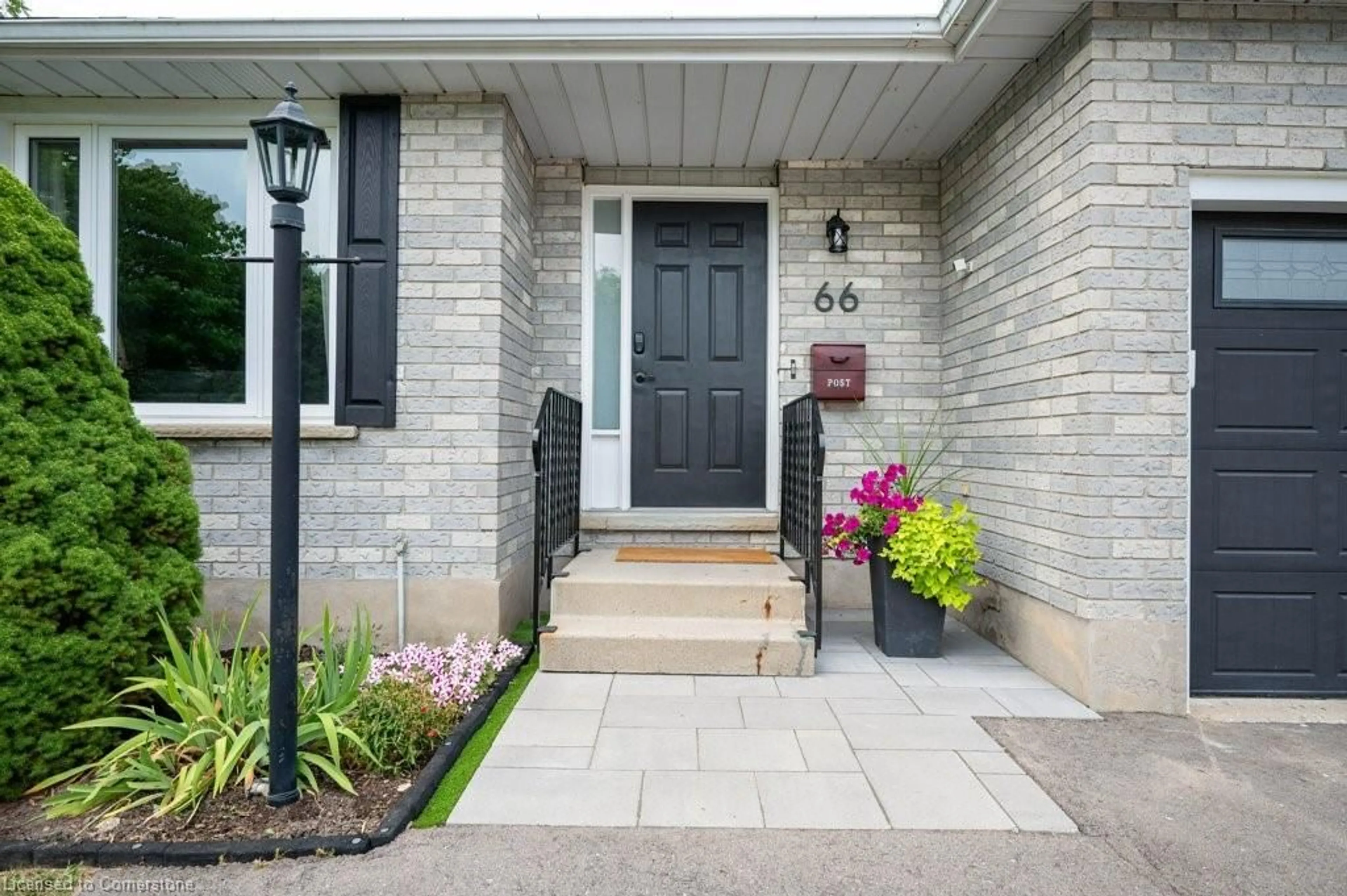 Indoor entryway for 66 High Acres Cres, Kitchener Ontario N2N 2S4