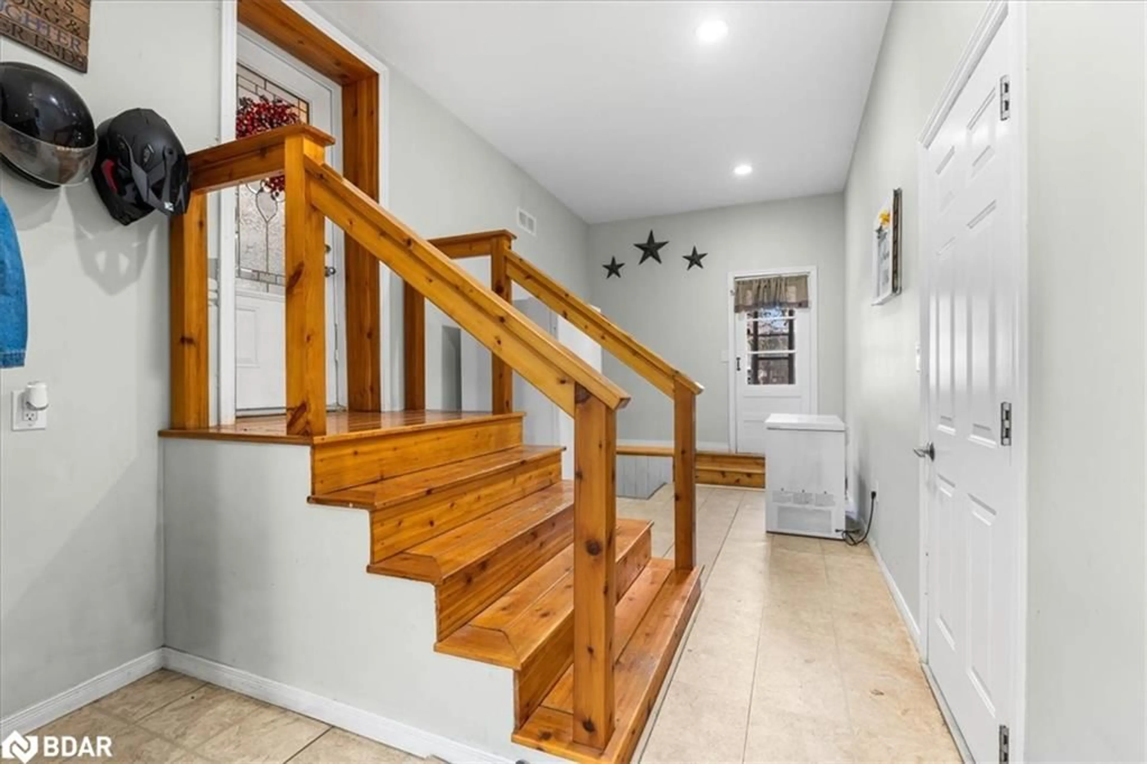 Stairs for 1436 County Road 15, Prince Edward Ontario K0K 2T0