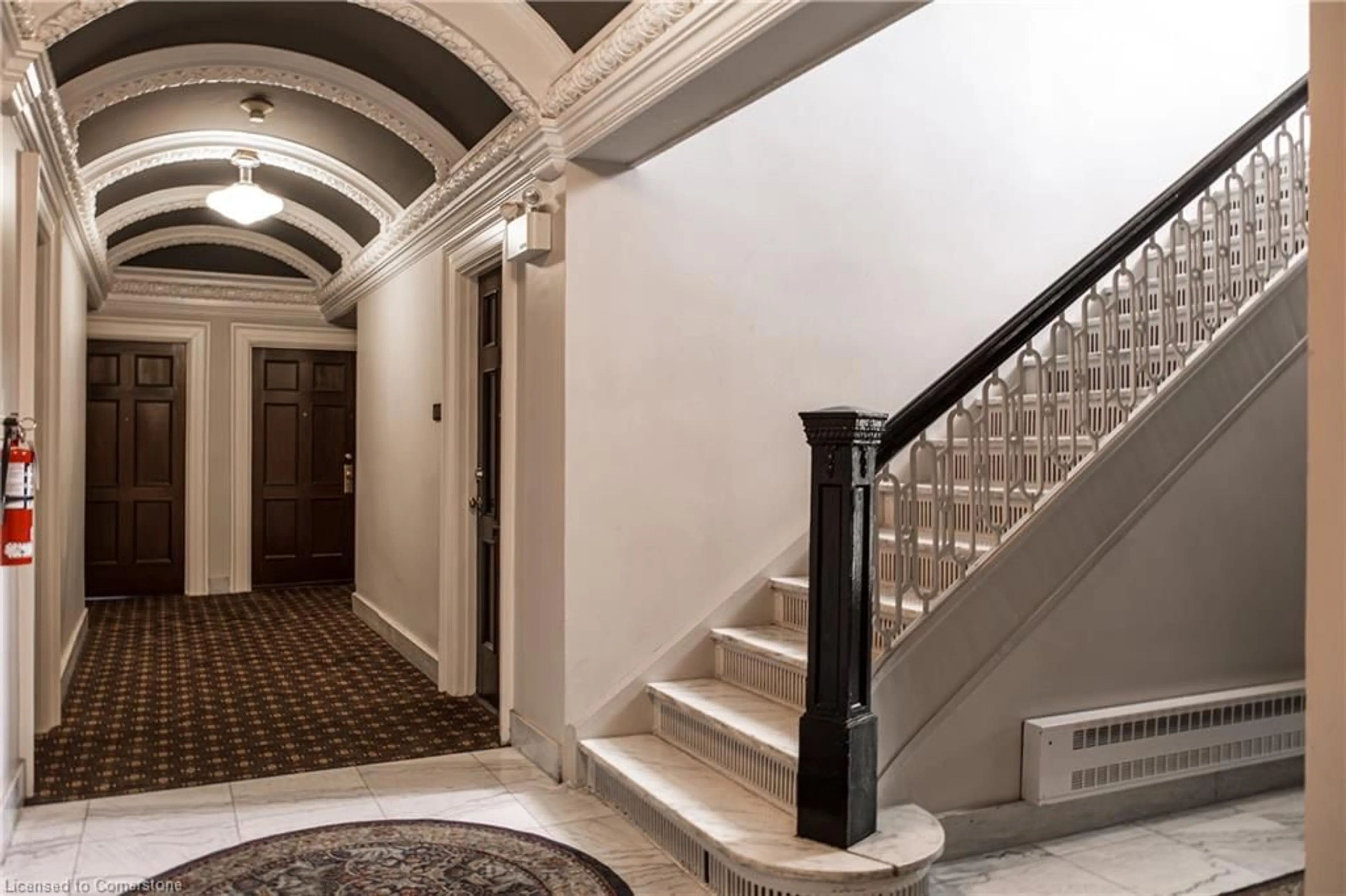 Indoor foyer for 86 Herkimer St #13, Hamilton Ontario L8P 2G7