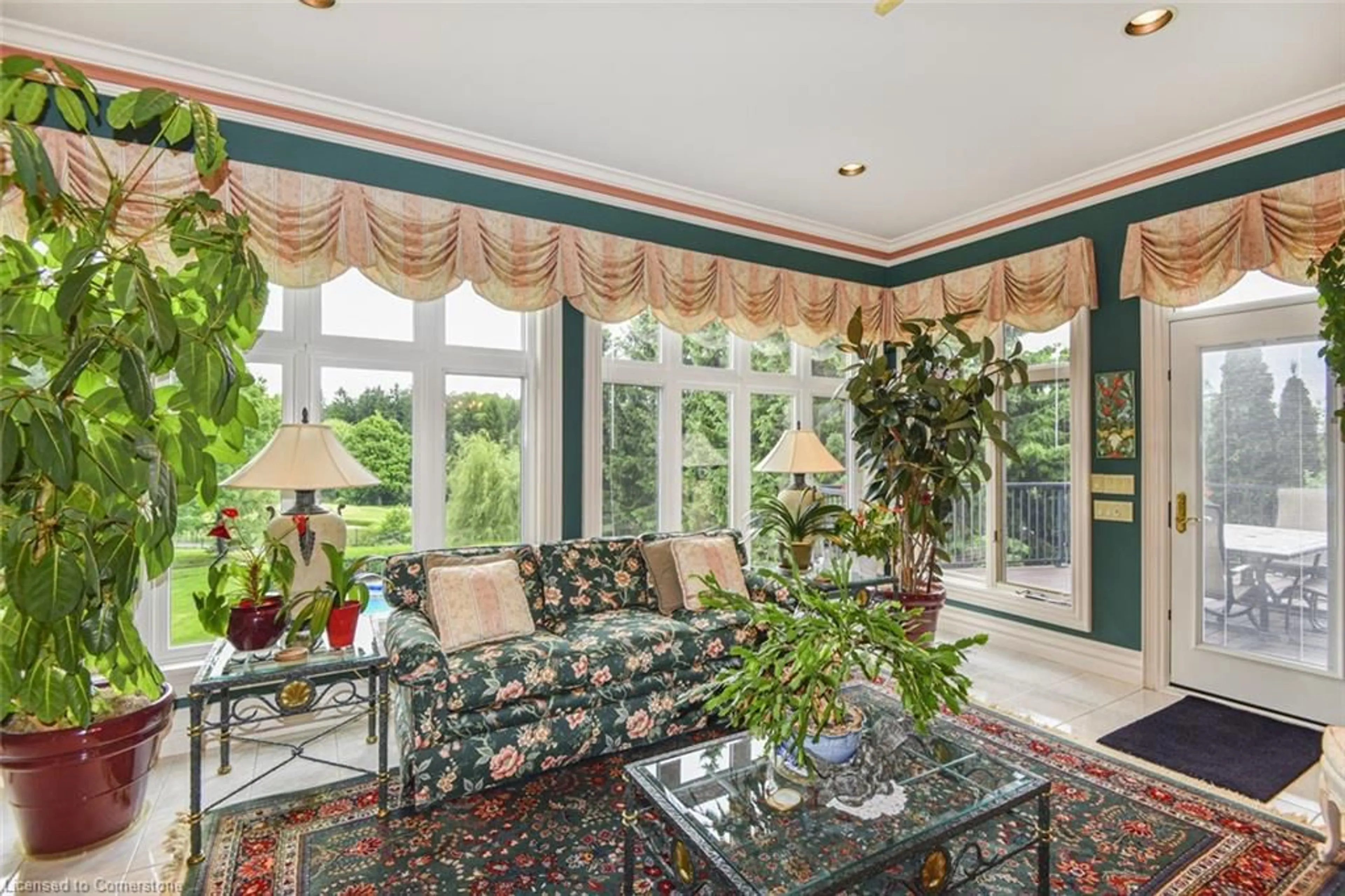 Living room with furniture, unknown for 11 Prestwick Pl, Brantford Ontario N3T 6H3