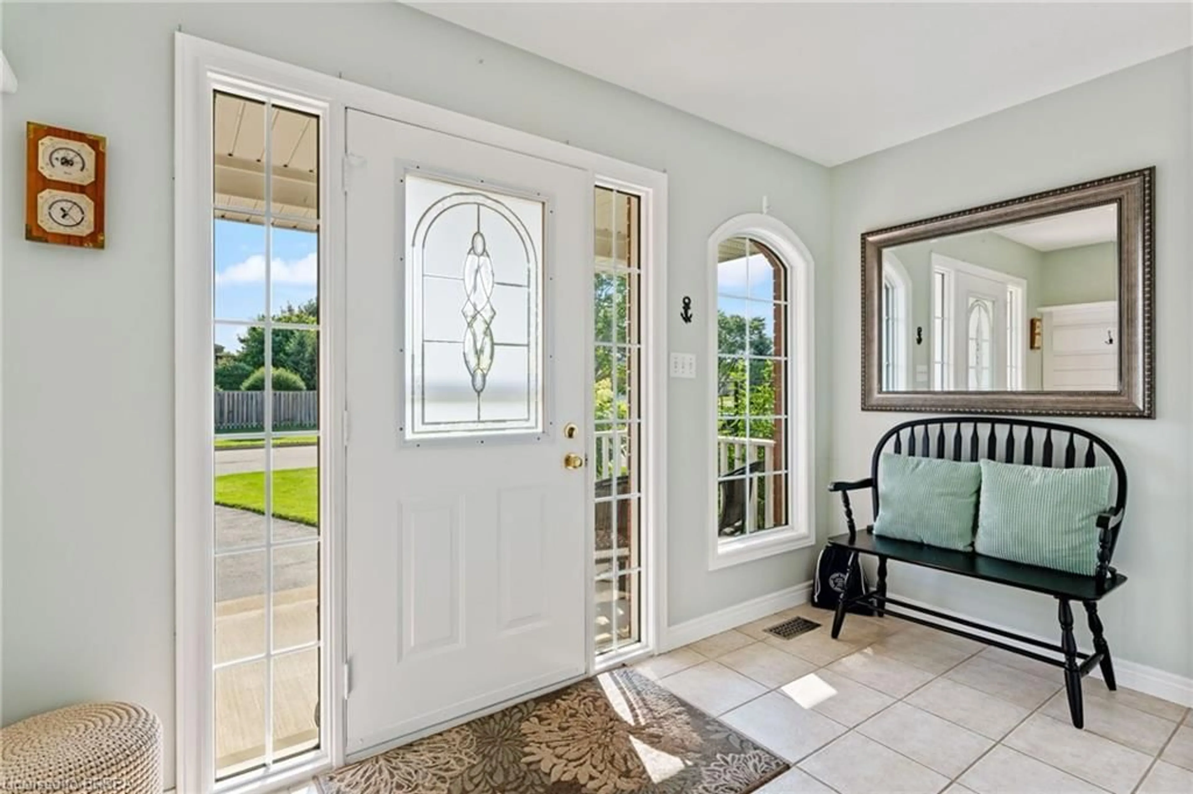Indoor entryway for 44 Macpherson Dr, Paris Ontario N3L 4C8