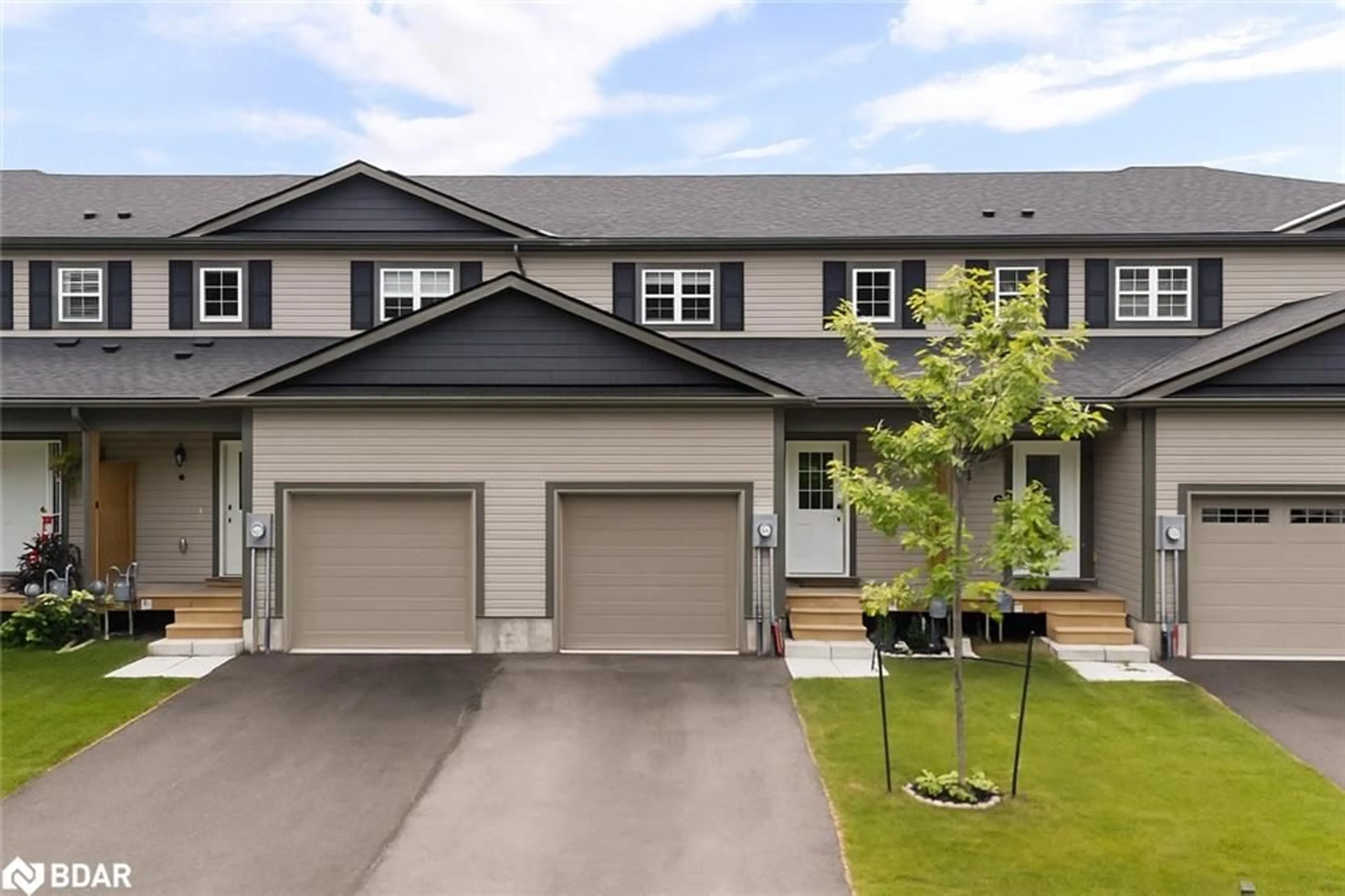 A pic from outside/outdoor area/front of a property/back of a property/a pic from drone, street for 8 Nicole Park Pl, Bracebridge Ontario P1L 0C8