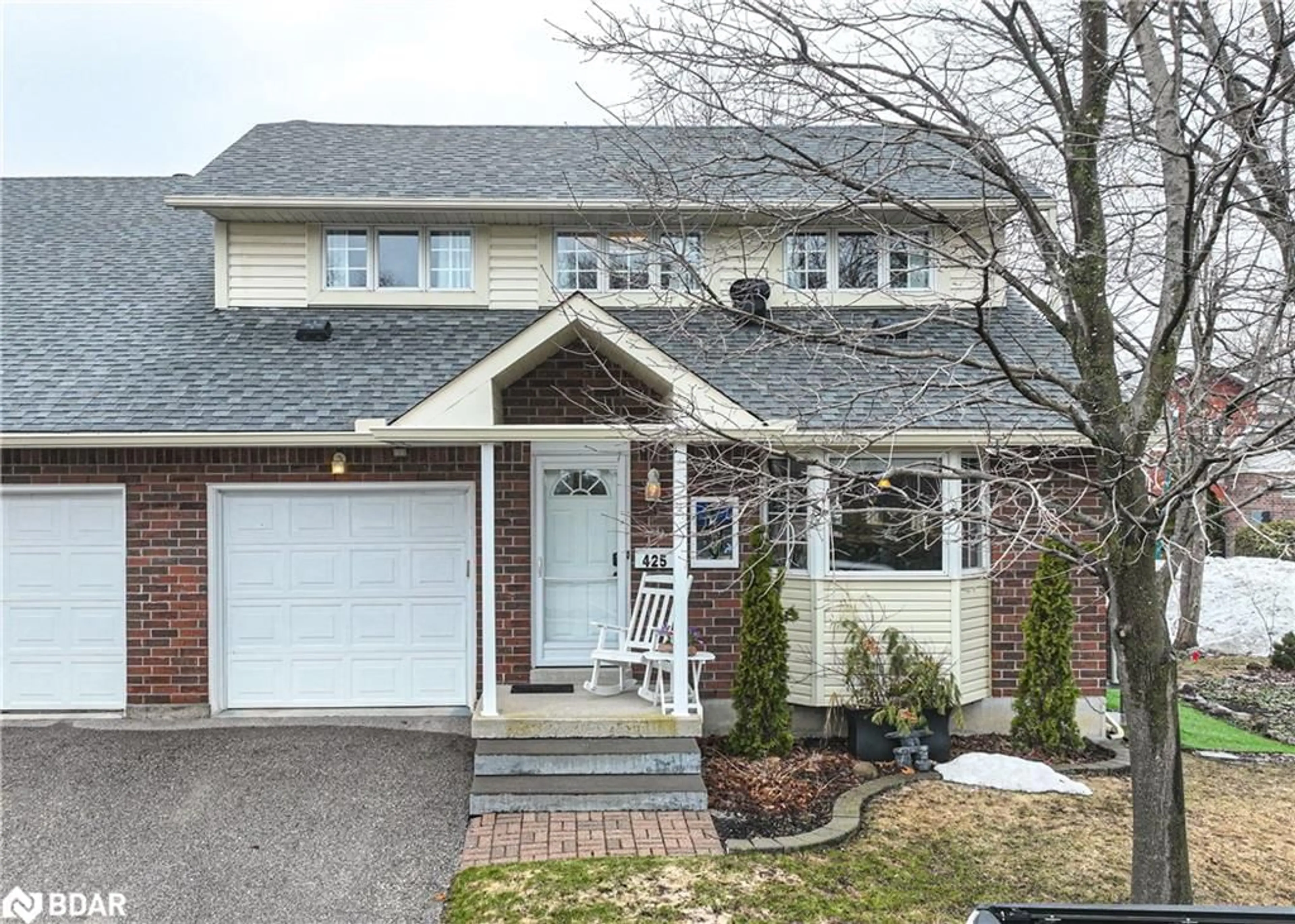 Home with vinyl exterior material, street for 40 Museum Dr #425, Orillia Ontario L3V 7T9