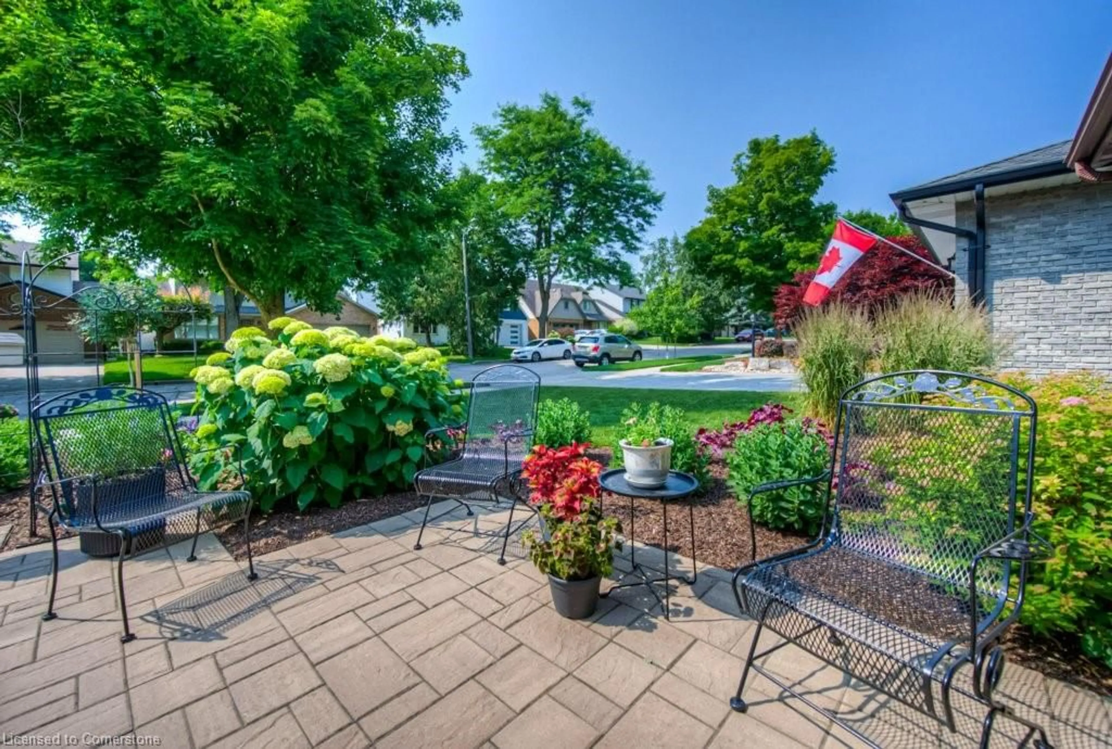 Patio, street for 377 Westridge Dr, Waterloo Ontario N2L 5Y1