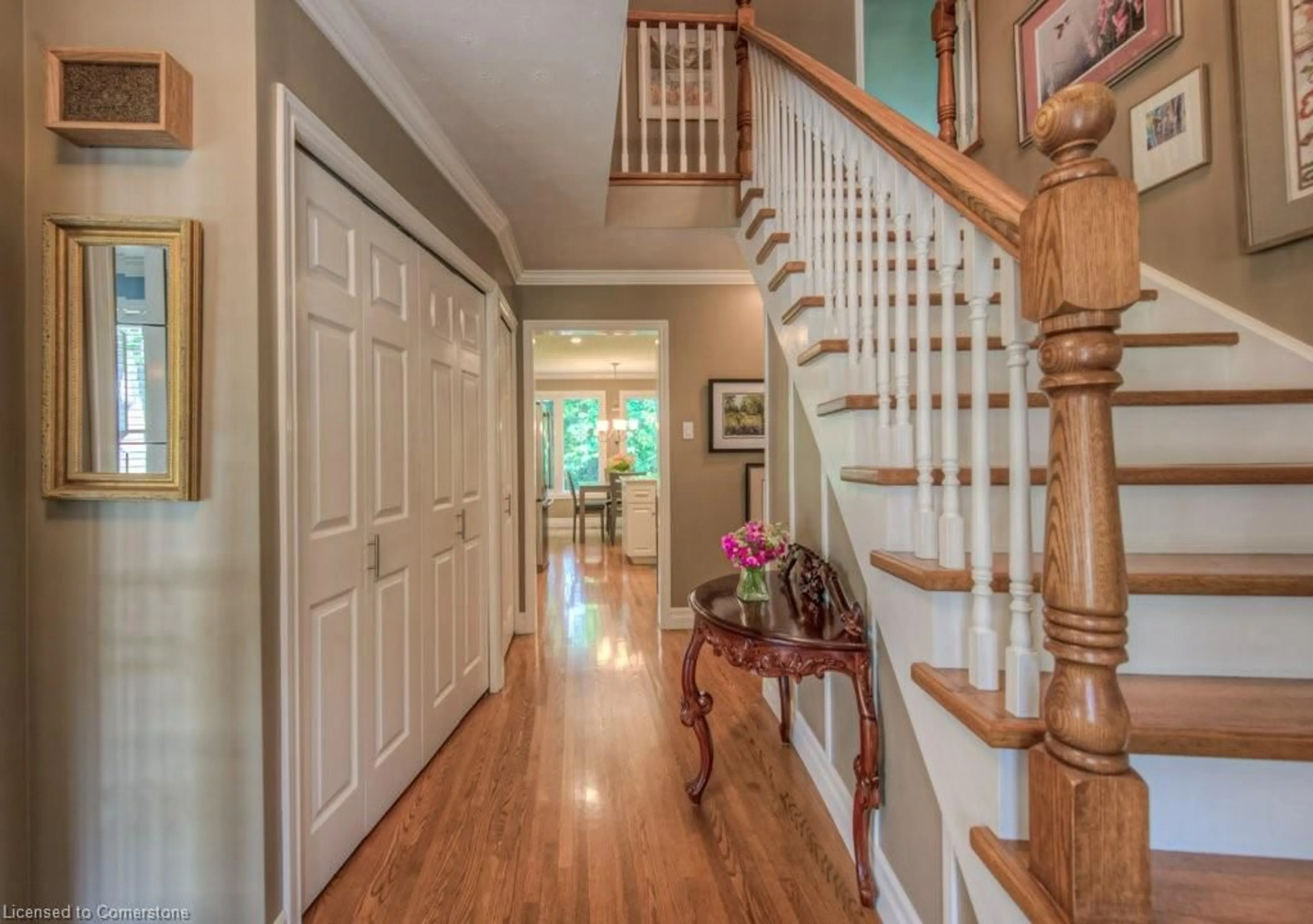 Indoor entryway for 377 Westridge Dr, Waterloo Ontario N2L 5Y1