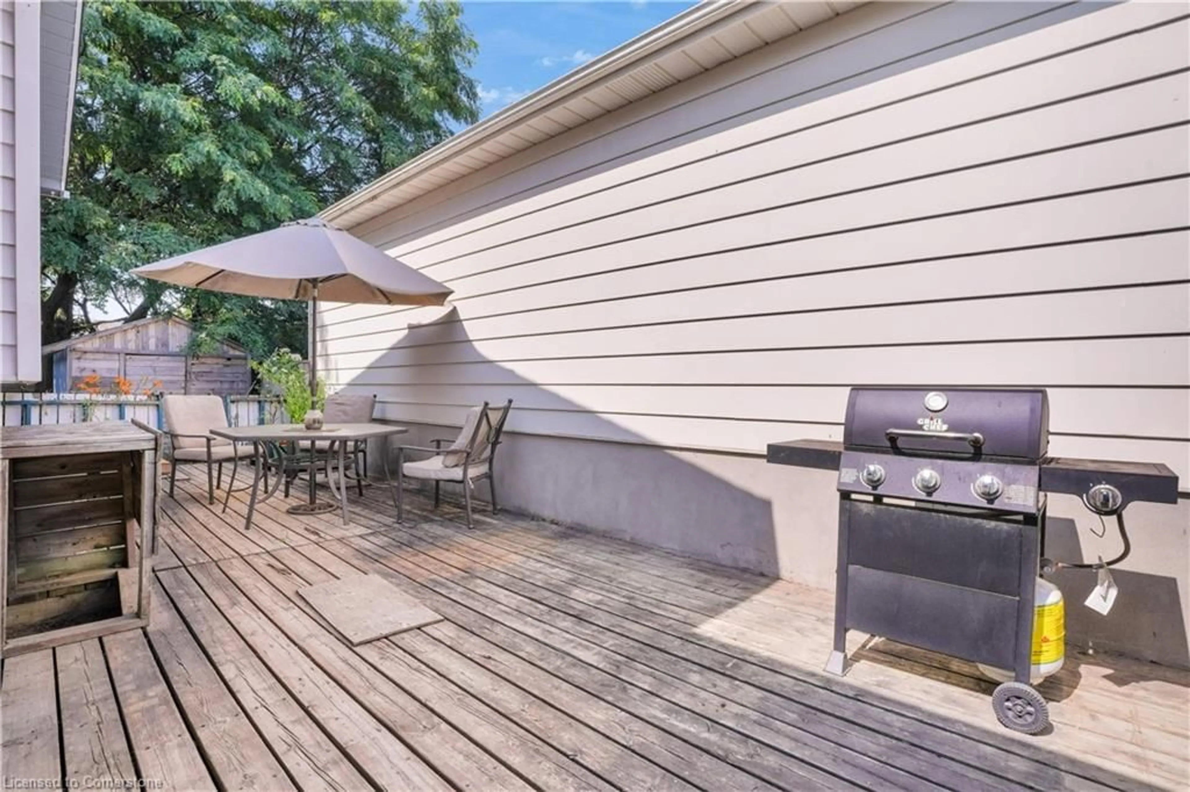 Patio, street for 446 Drummerhill Cres, Waterloo Ontario N2T 1G4