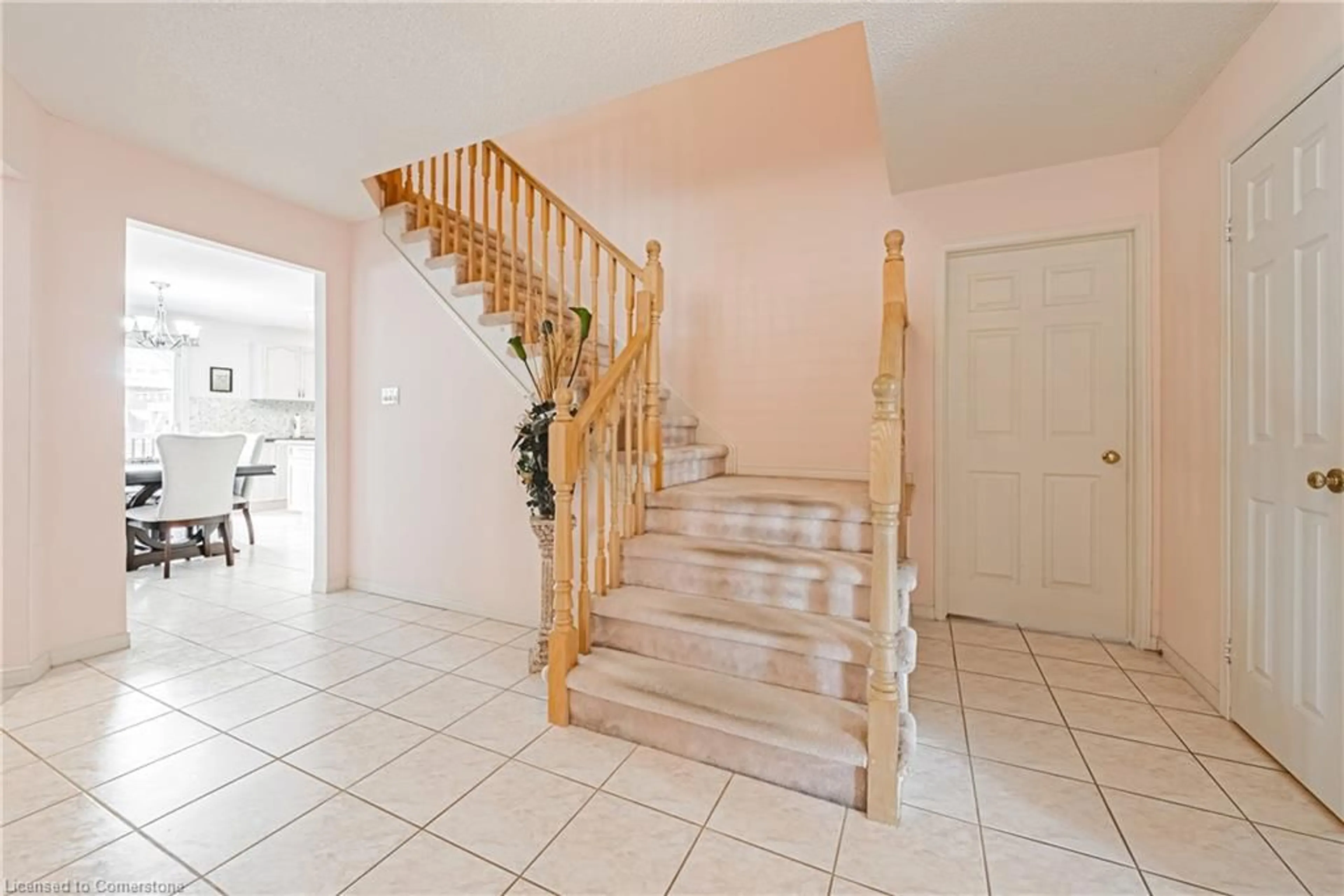 Indoor foyer for 81 Jacqueline Blvd, Hamilton Ontario L9B 2R2