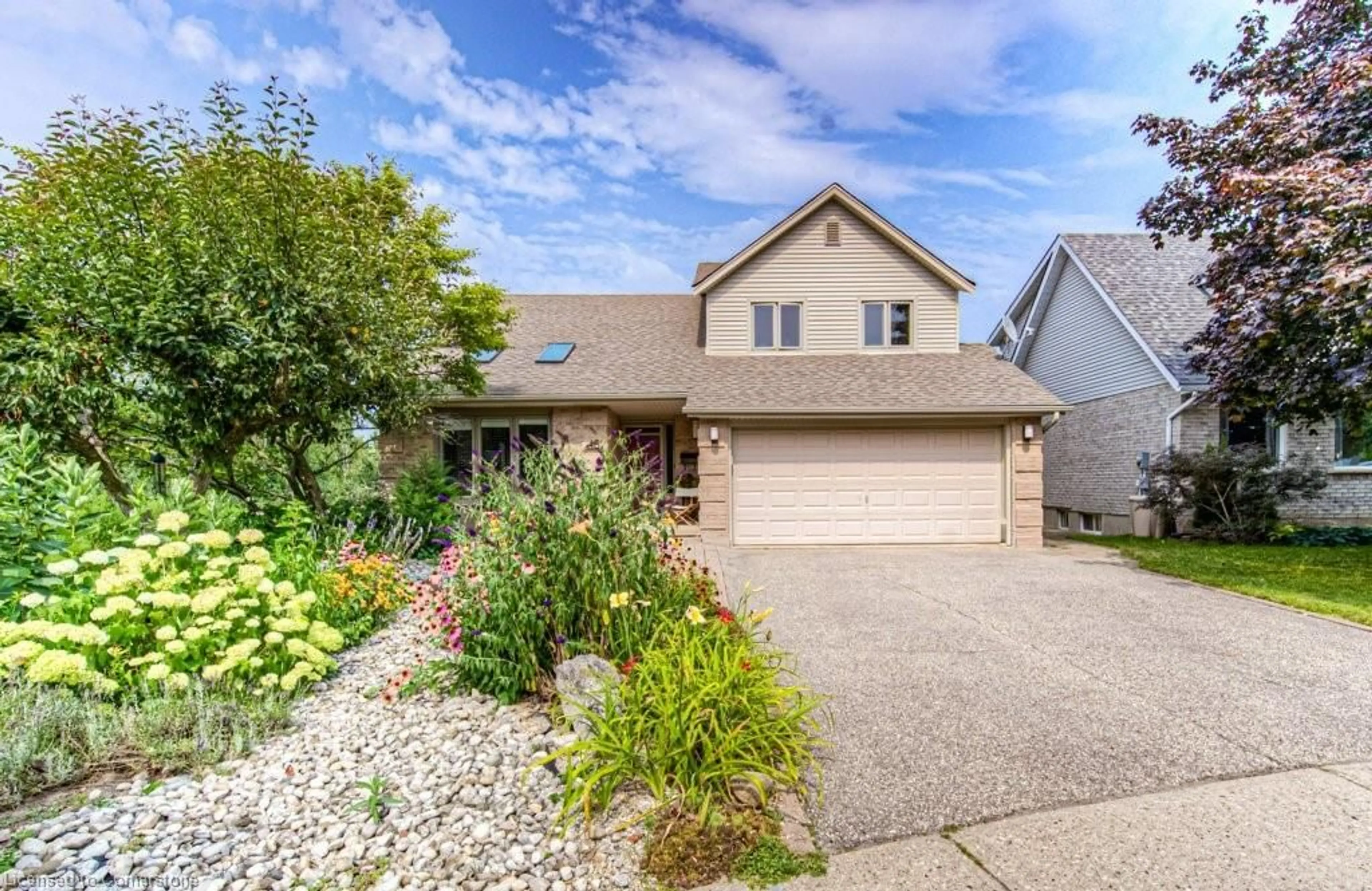 Home with brick exterior material, street for 482 Appledale Cres, Waterloo Ontario N2T 1V6