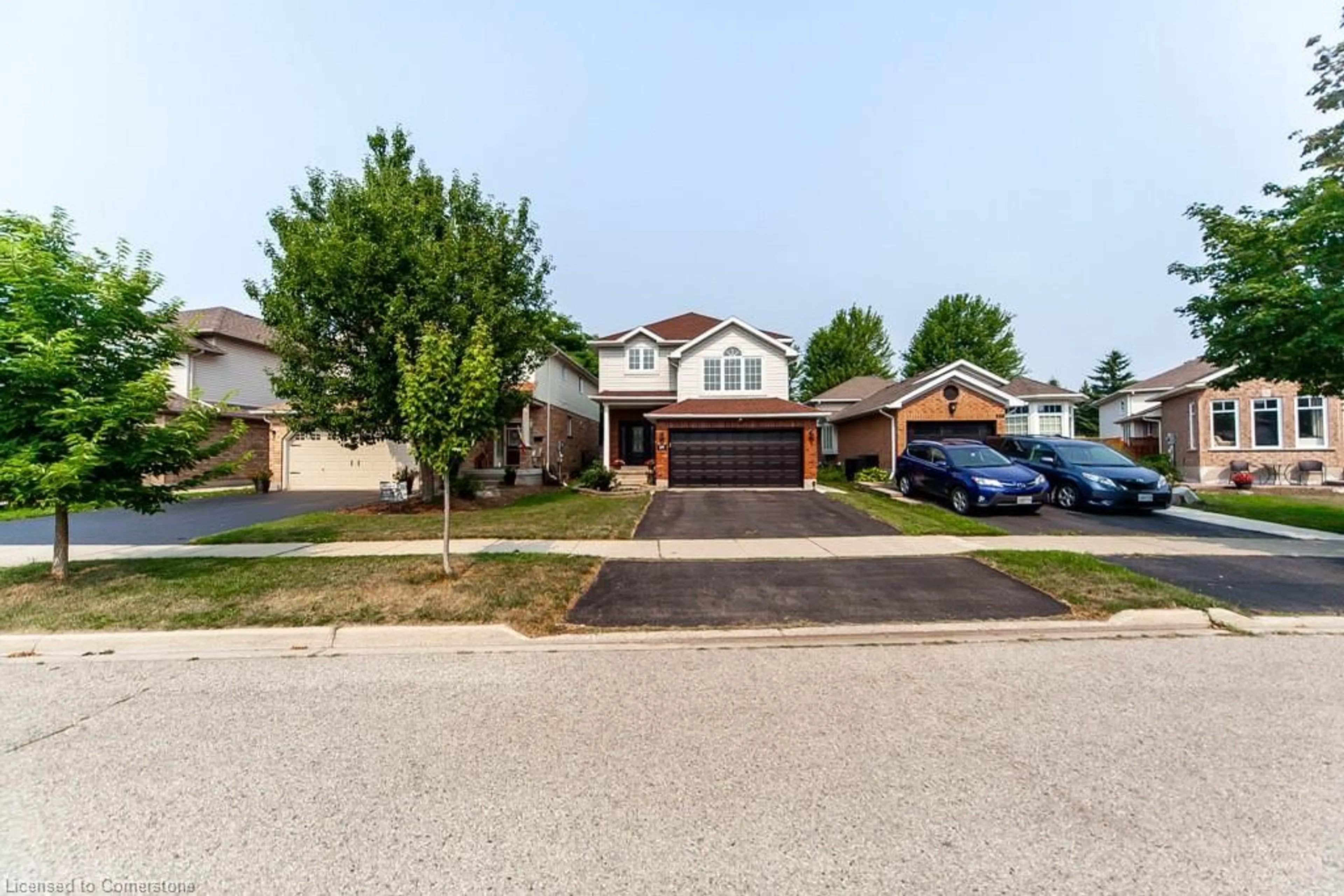 A pic from outside/outdoor area/front of a property/back of a property/a pic from drone, street for 579 Windjammer Way, Waterloo Ontario N2K 3Z6