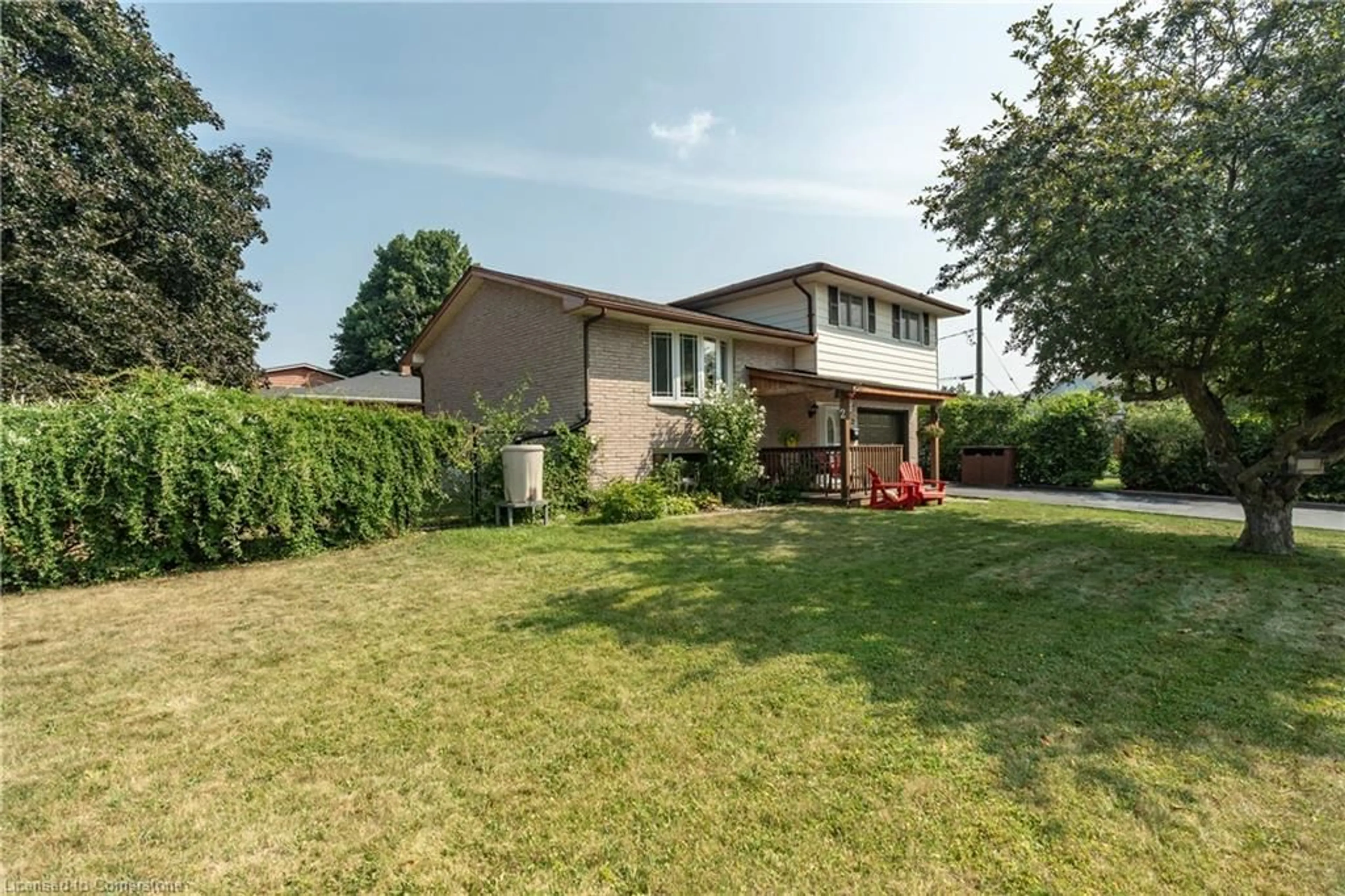 A pic from outside/outdoor area/front of a property/back of a property/a pic from drone, street for 2 Lester Pl, Cambridge Ontario N1R 2P9