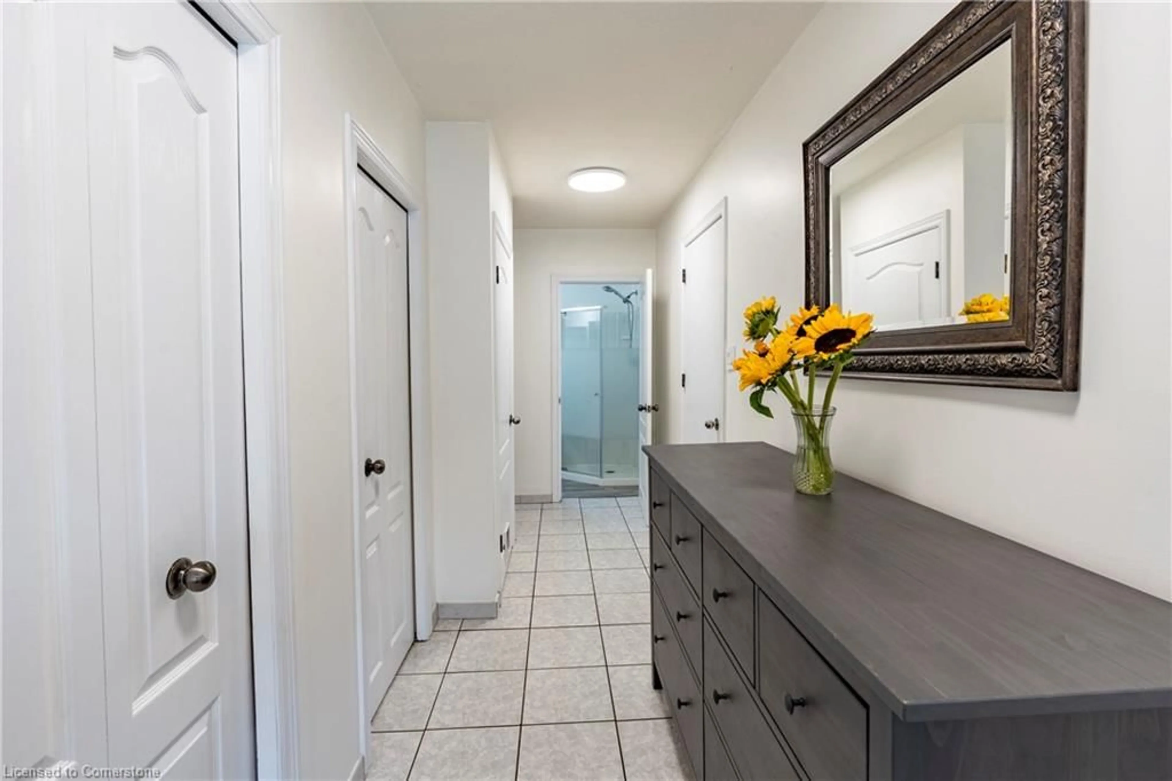 Indoor entryway for 2 Lester Pl, Cambridge Ontario N1R 2P9