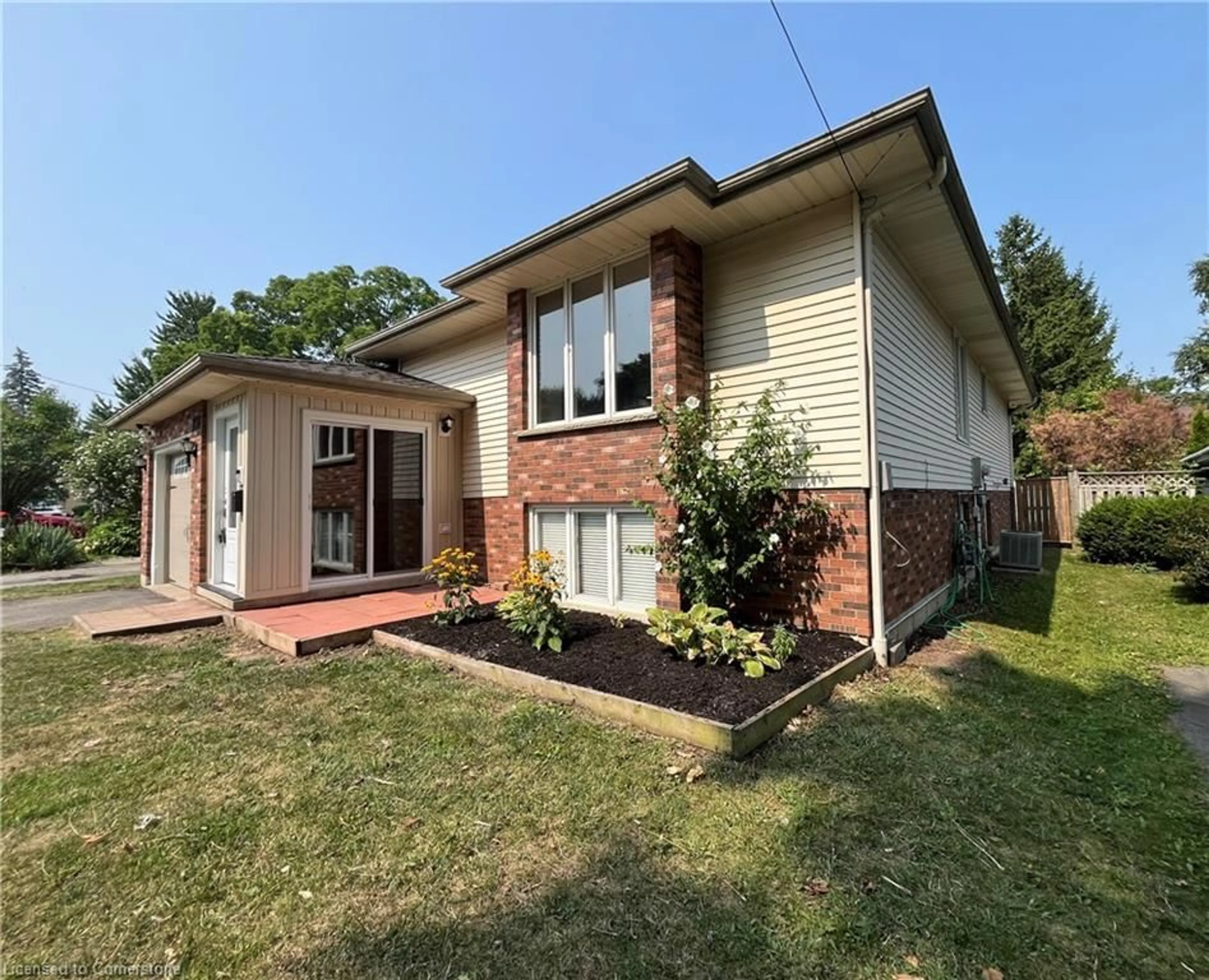 Home with brick exterior material, building for 730 John St, Dunnville Ontario N1A 2R6