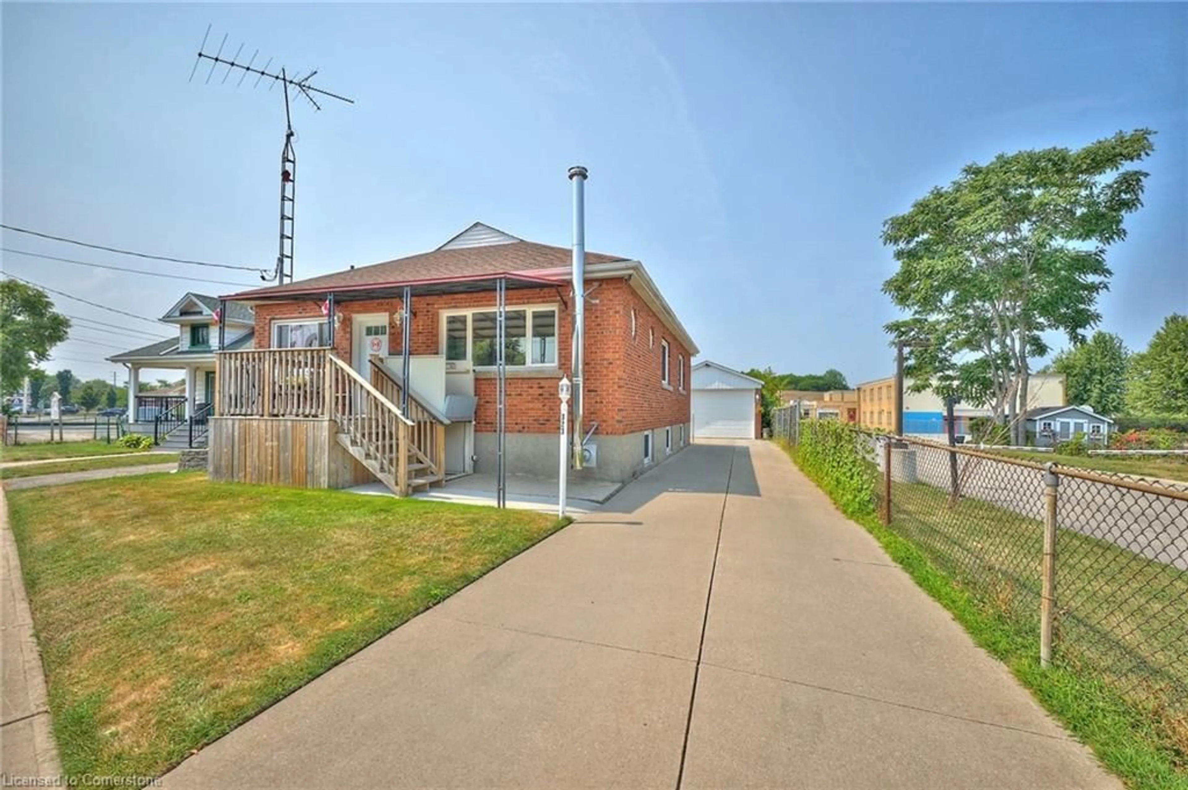 Patio, street for 323 Niagara St, St. Catharines Ontario L2M 4V9