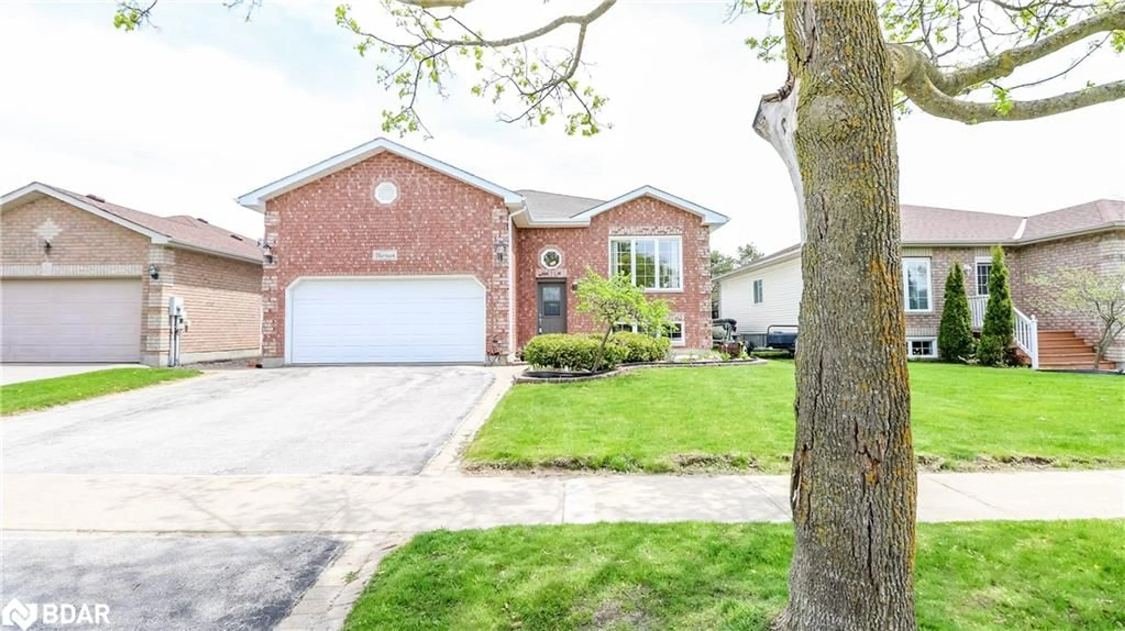 Home with brick exterior material, street for 13 O'shaughnessy Cres, Barrie Ontario L4N 7M1