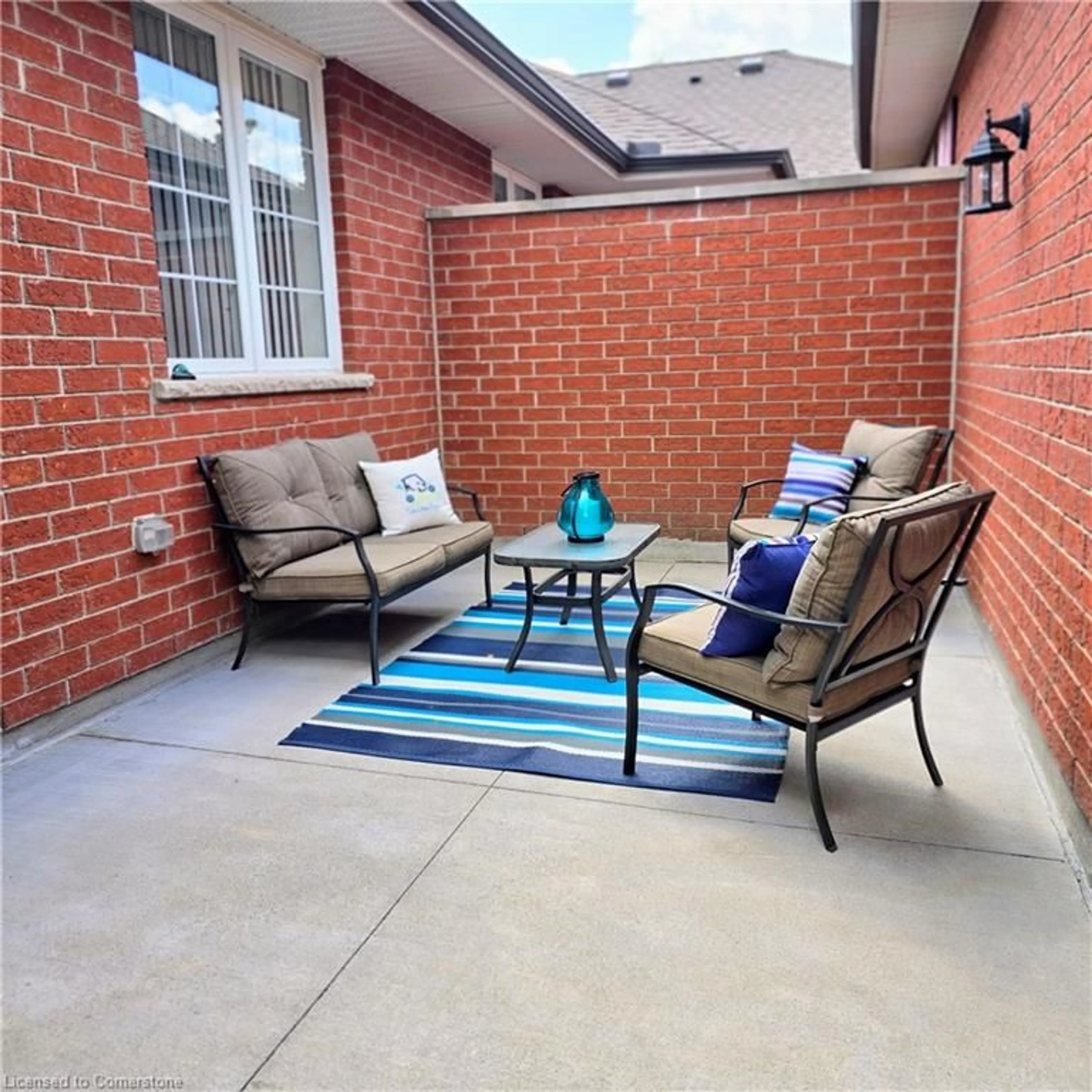 Patio, street for 10 Isherwood Ave #5, Cambridge Ontario N1R 8L5