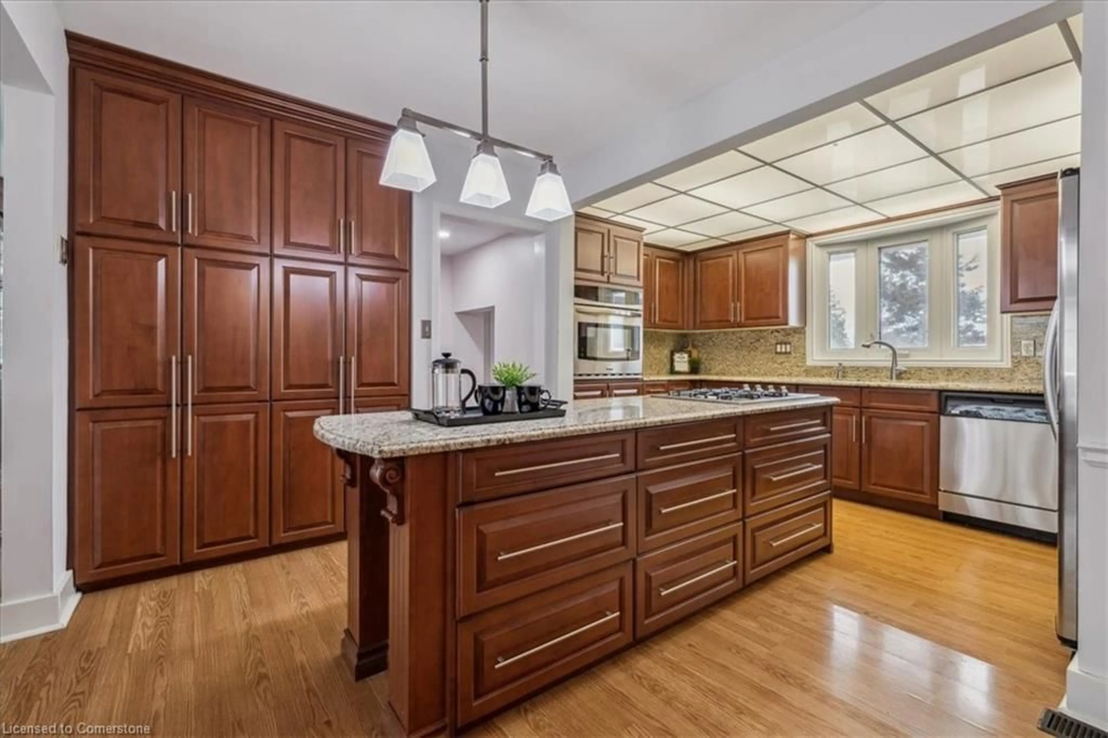 Open concept kitchen, unknown for 5 Juliana Cres, St. Catharines Ontario L2N 4B5