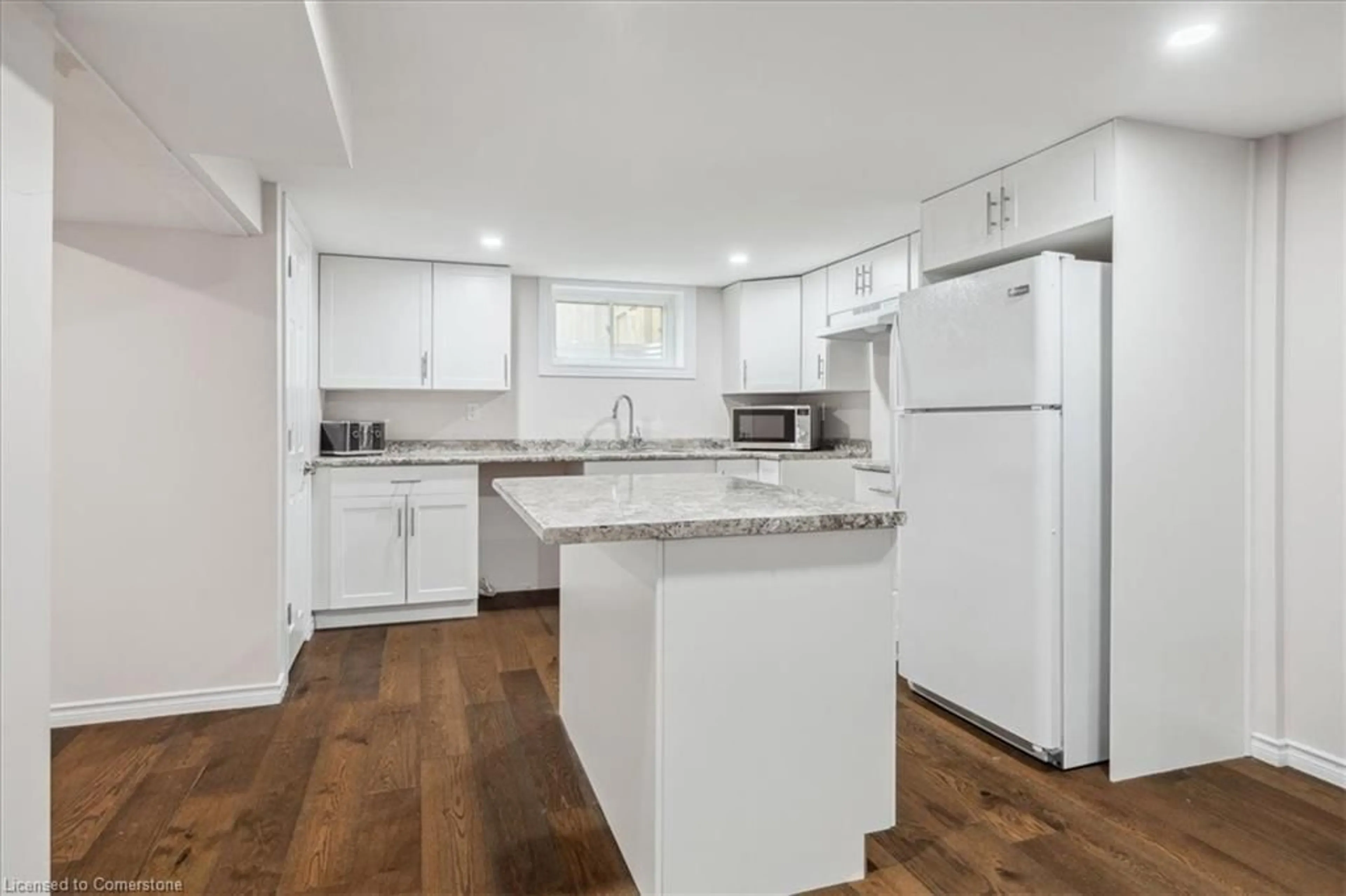 Open concept kitchen, unknown for 5 Juliana Cres, St. Catharines Ontario L2N 4B5