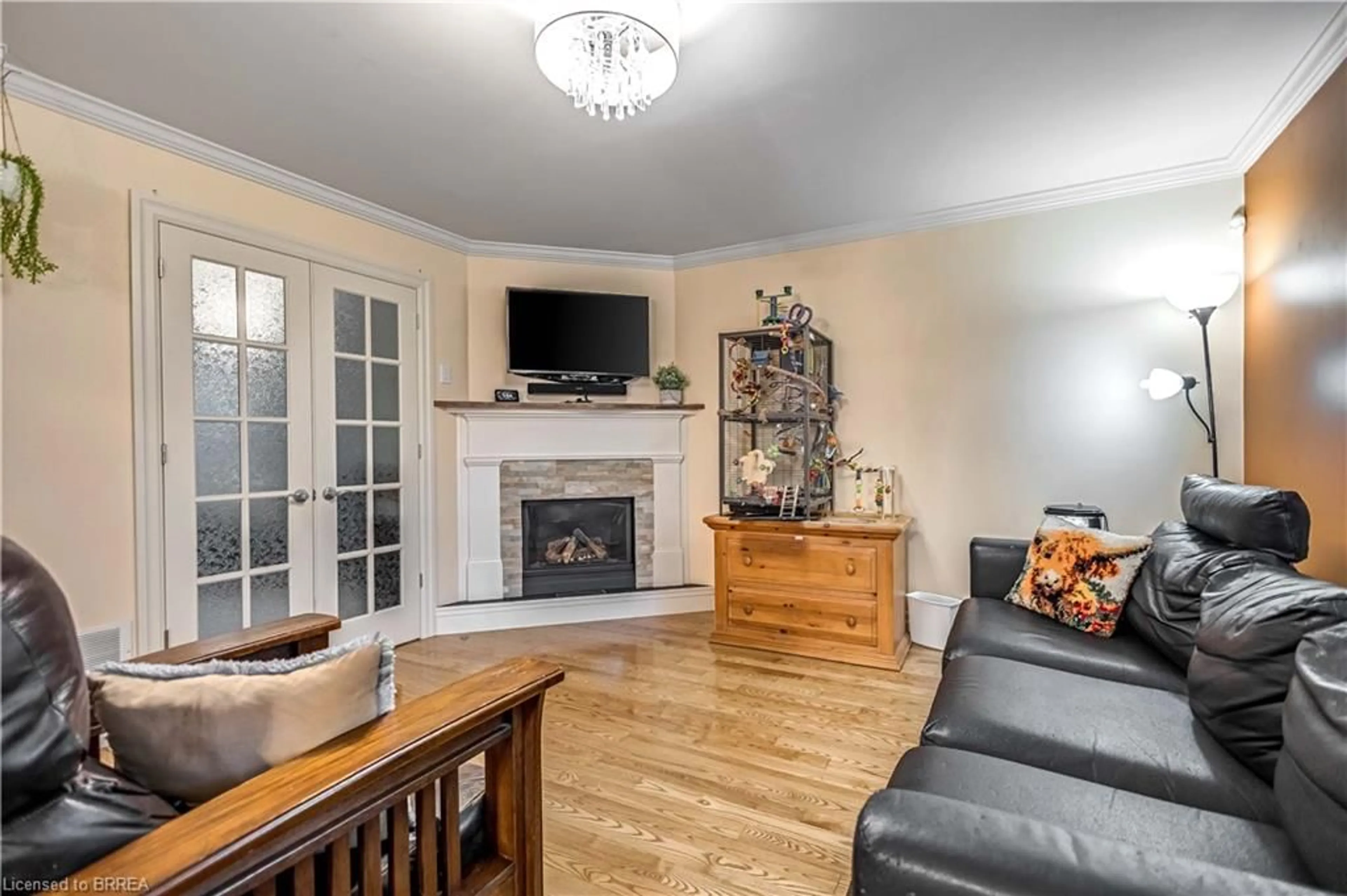 Living room with furniture, wood/laminate floor for 144 Glenwood Dr, Brantford Ontario N3S 3G9