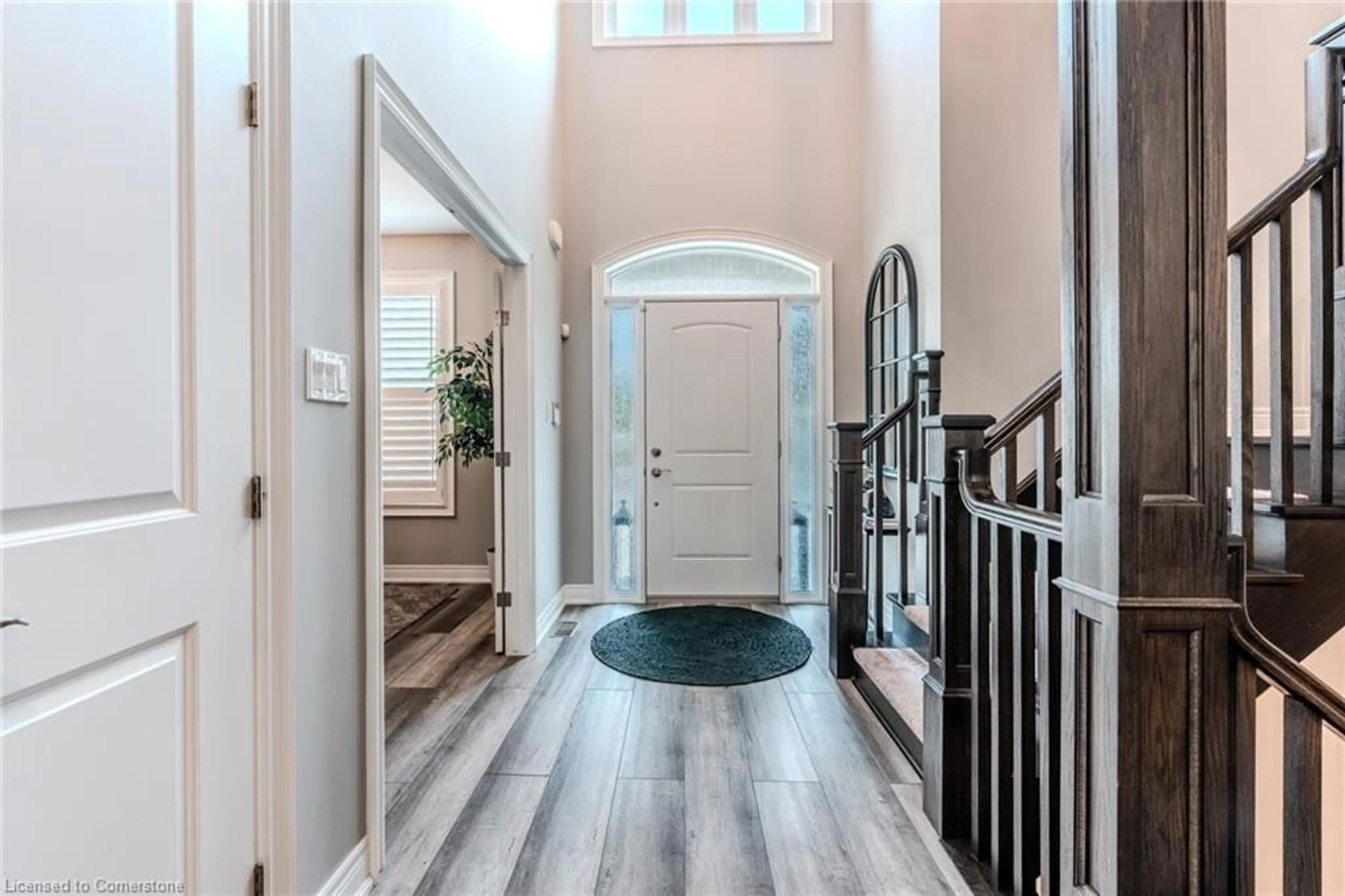 Indoor entryway for 671 Rymal Rd, Hamilton Ontario L9B 2N9
