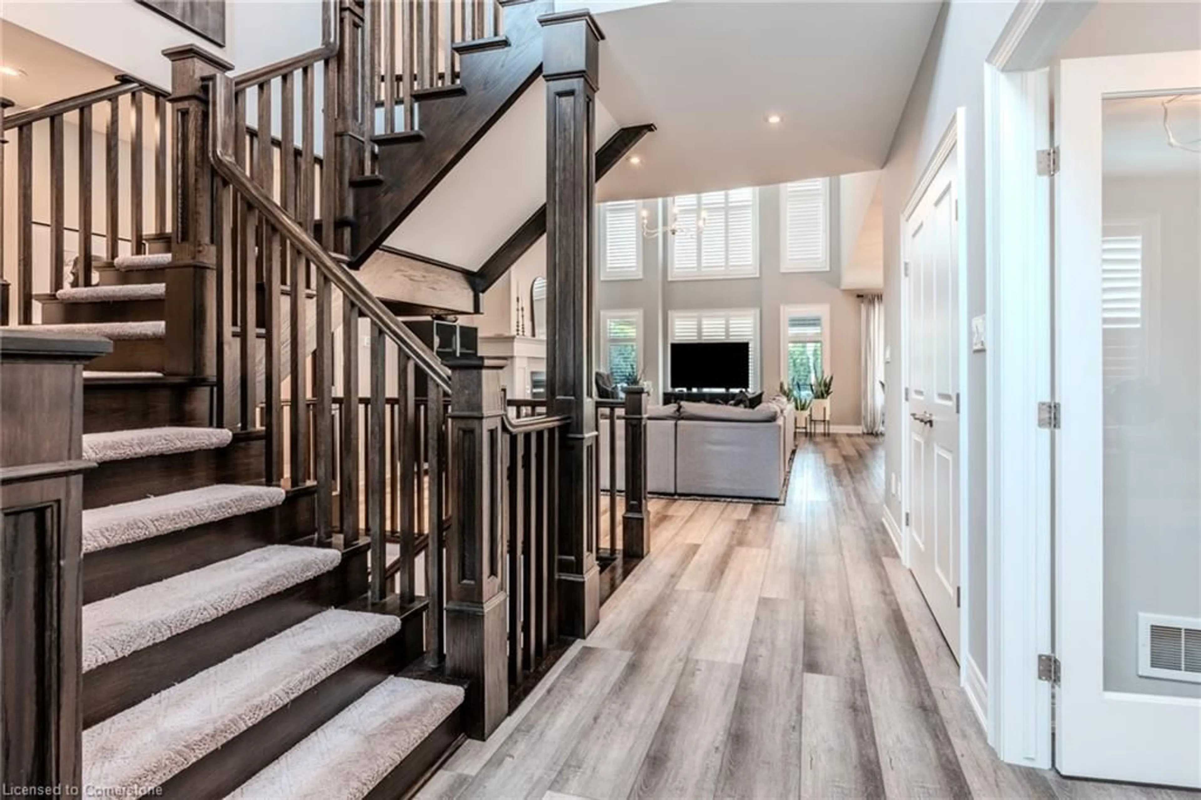 Indoor entryway for 671 Rymal Rd, Hamilton Ontario L9B 2N9