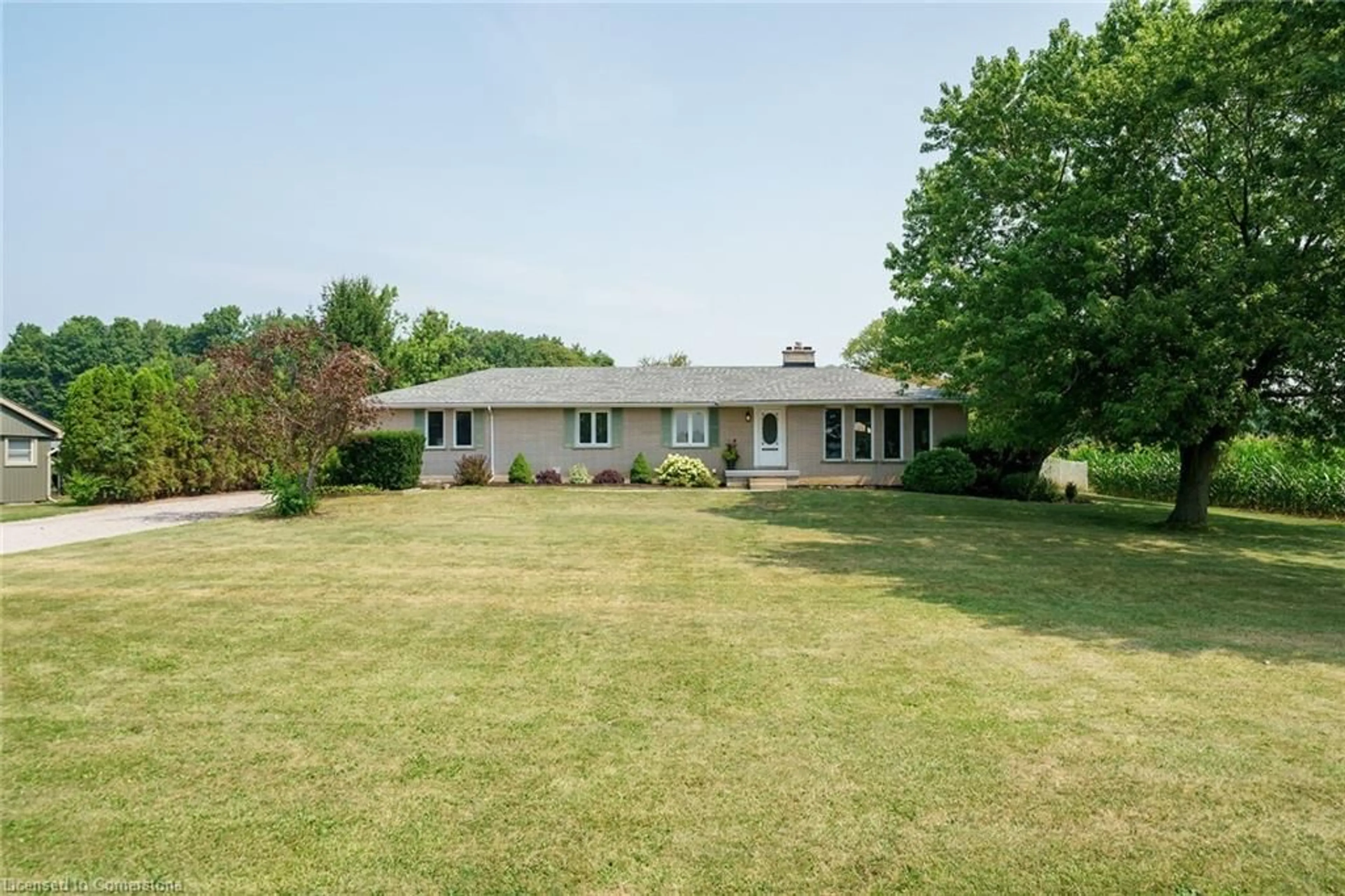 A pic from outside/outdoor area/front of a property/back of a property/a pic from drone, street for 519 4th Line, Caledonia Ontario N3W 2A9