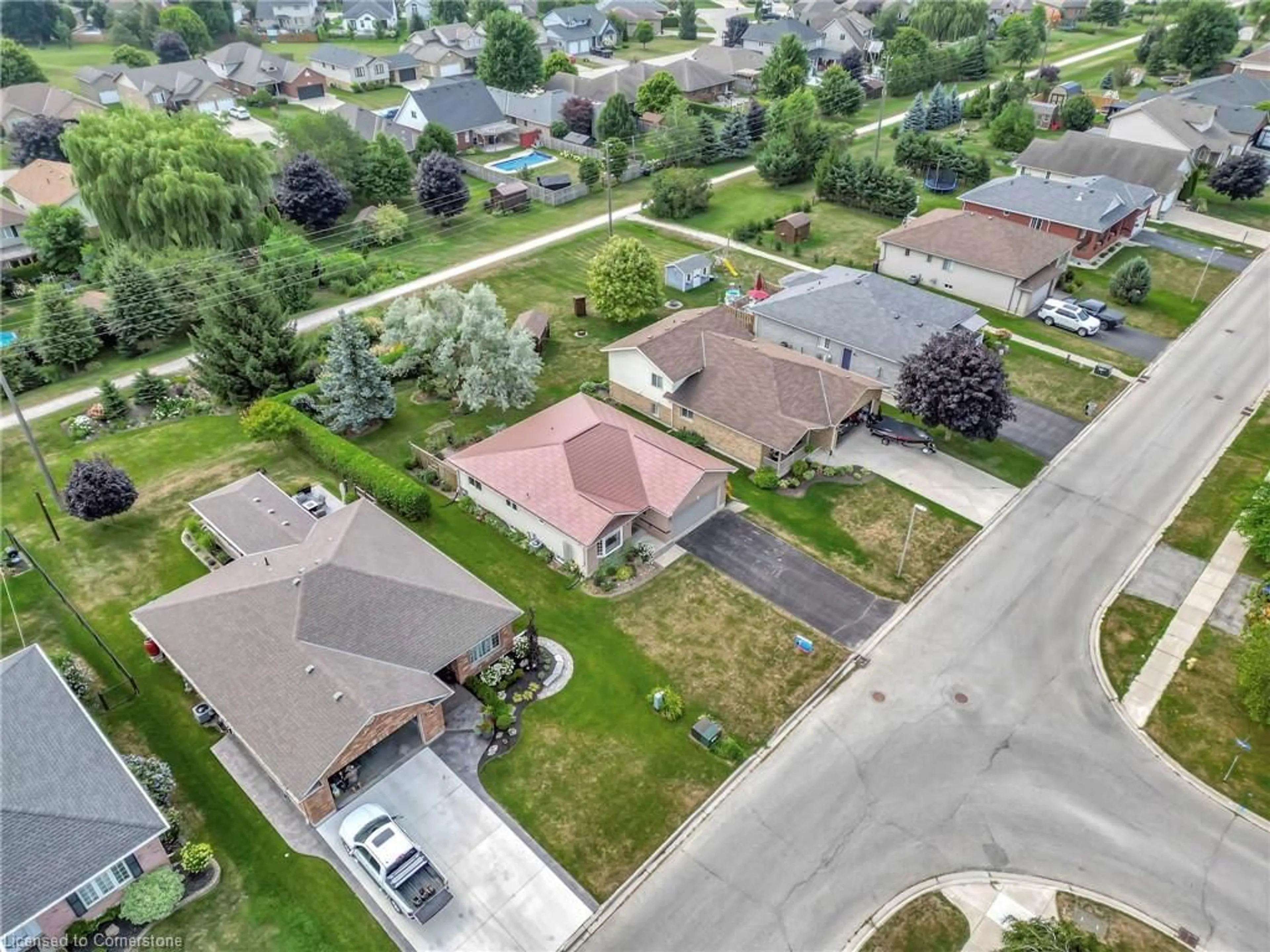 A pic from outside/outdoor area/front of a property/back of a property/a pic from drone, street for 480 Havelock Ave, Listowel Ontario N4W 3T6