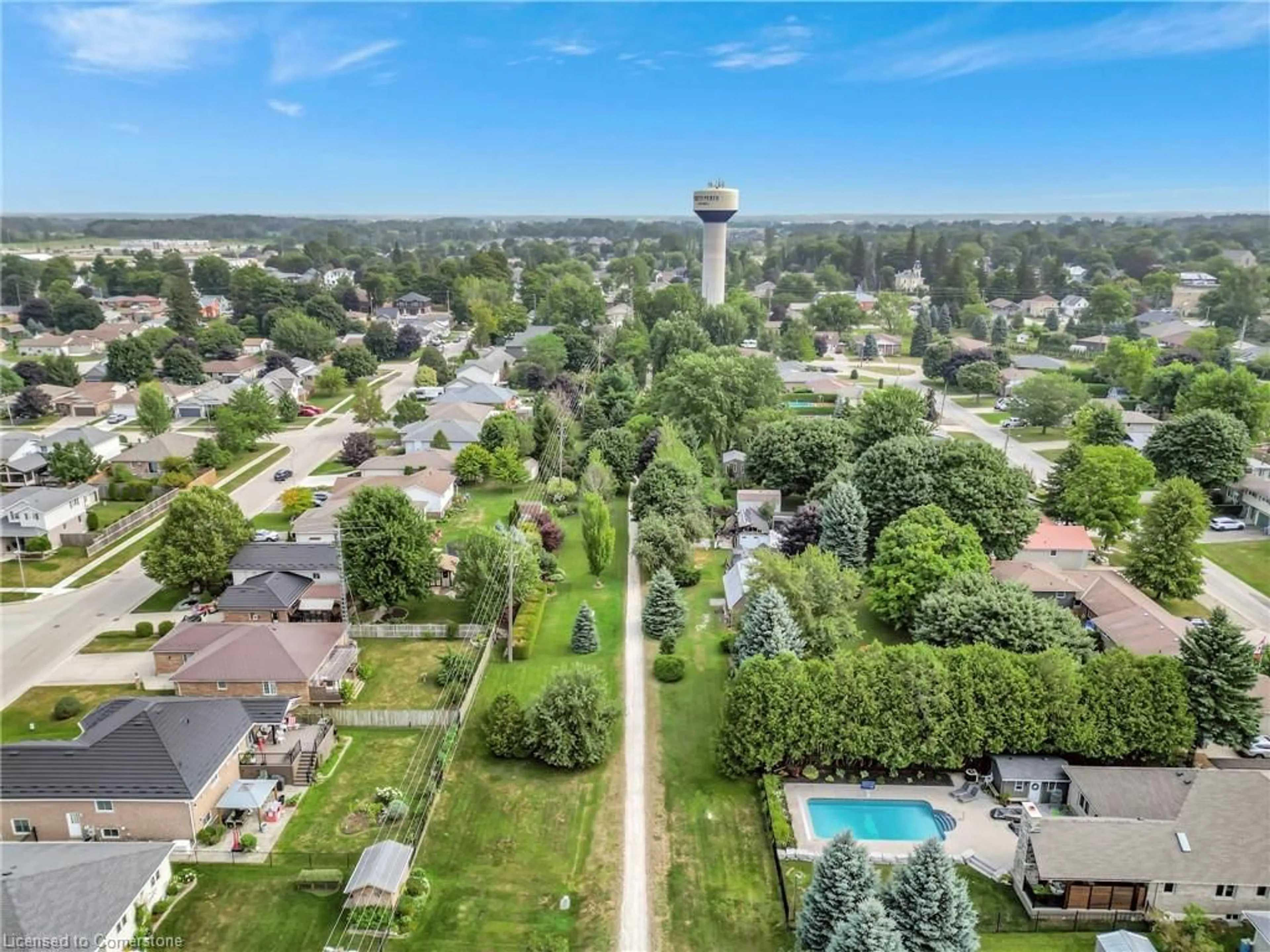 A pic from outside/outdoor area/front of a property/back of a property/a pic from drone, unknown for 480 Havelock Ave, Listowel Ontario N4W 3T6
