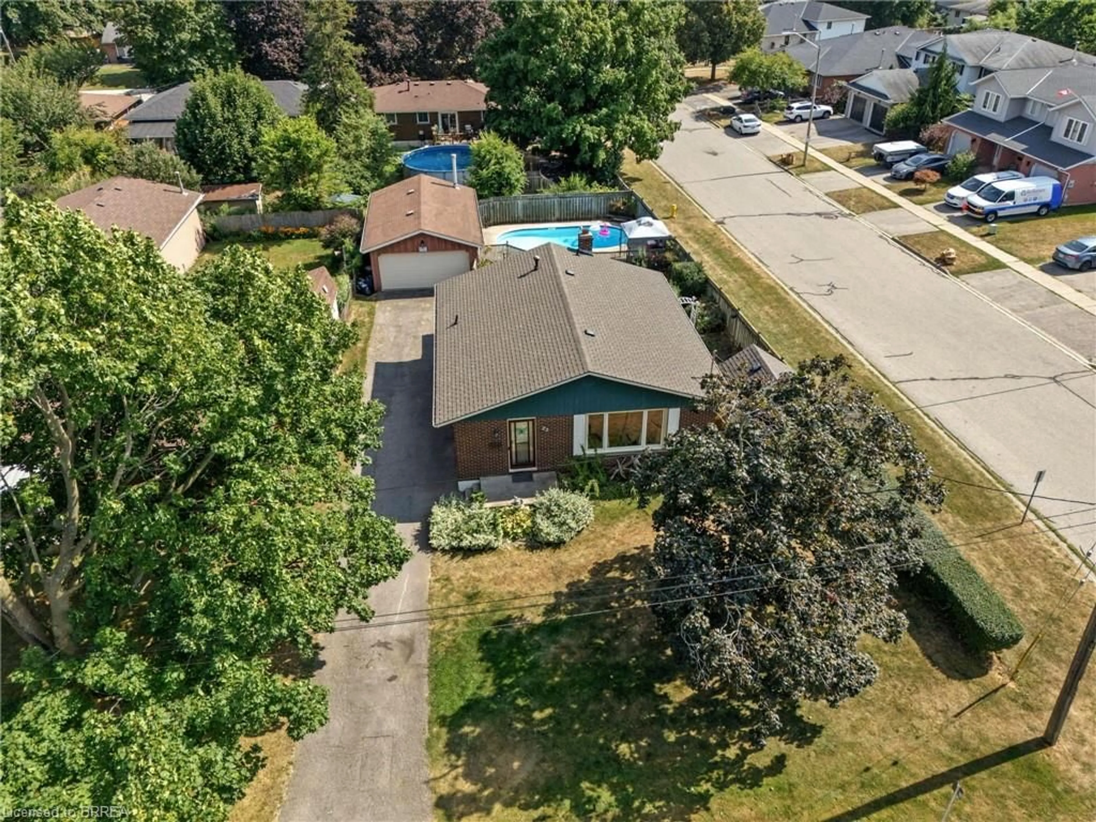 A pic from outside/outdoor area/front of a property/back of a property/a pic from drone, street for 22 Mccammon St, Paris Ontario N3L 1V9