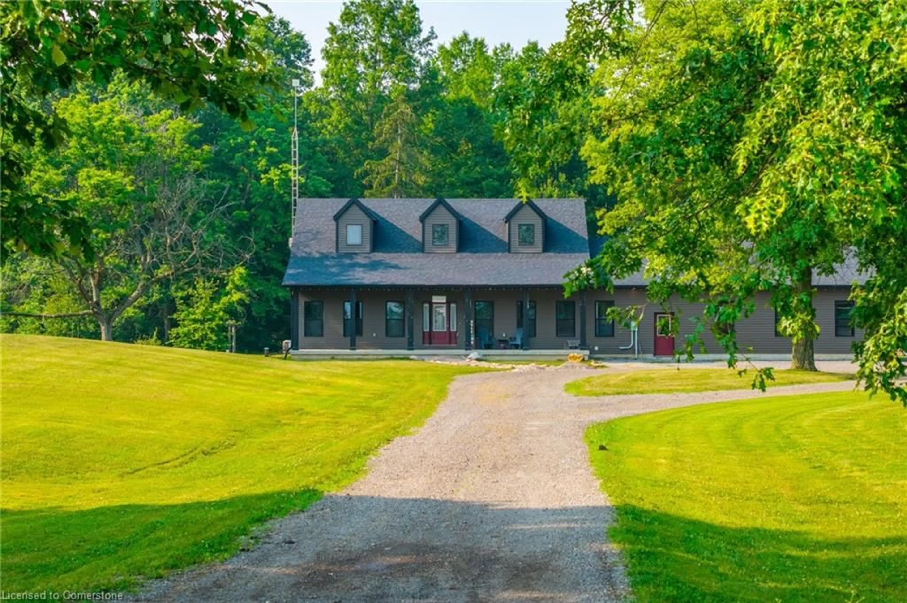 A pic from outside/outdoor area/front of a property/back of a property/a pic from drone, unknown for 1892 Turner Rd, Thorold Ontario L3B 5N5