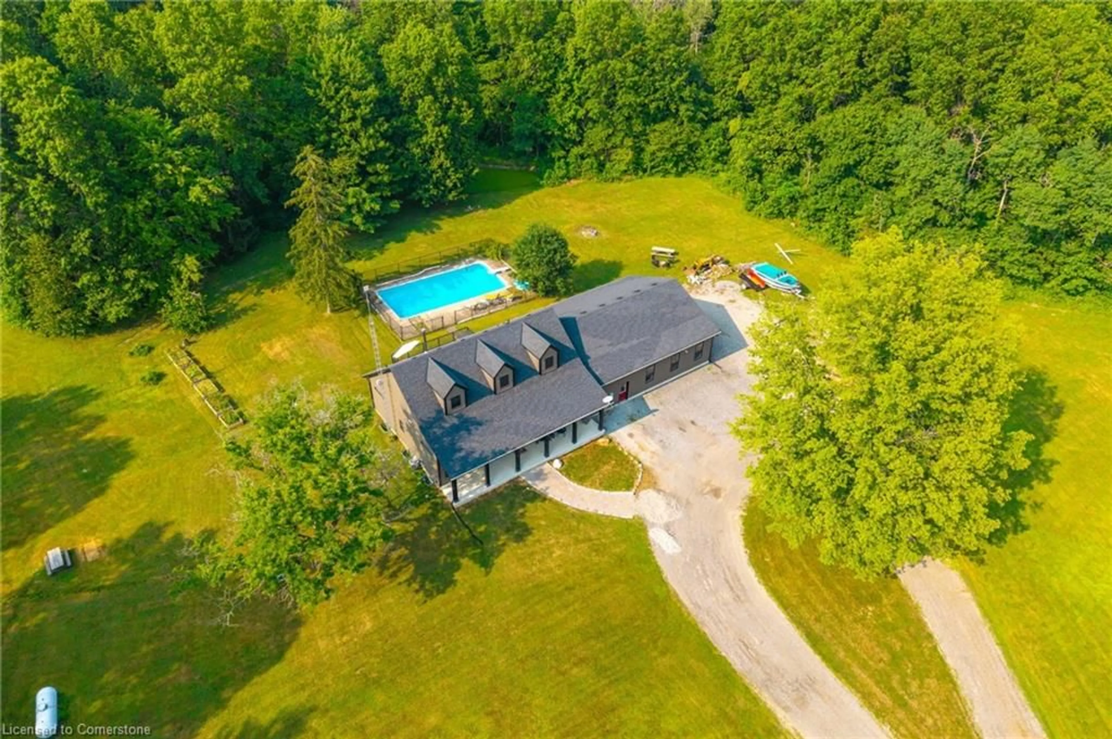 A pic from outside/outdoor area/front of a property/back of a property/a pic from drone, water/lake/river/ocean view for 1892 Turner Rd, Thorold Ontario L3B 5N5