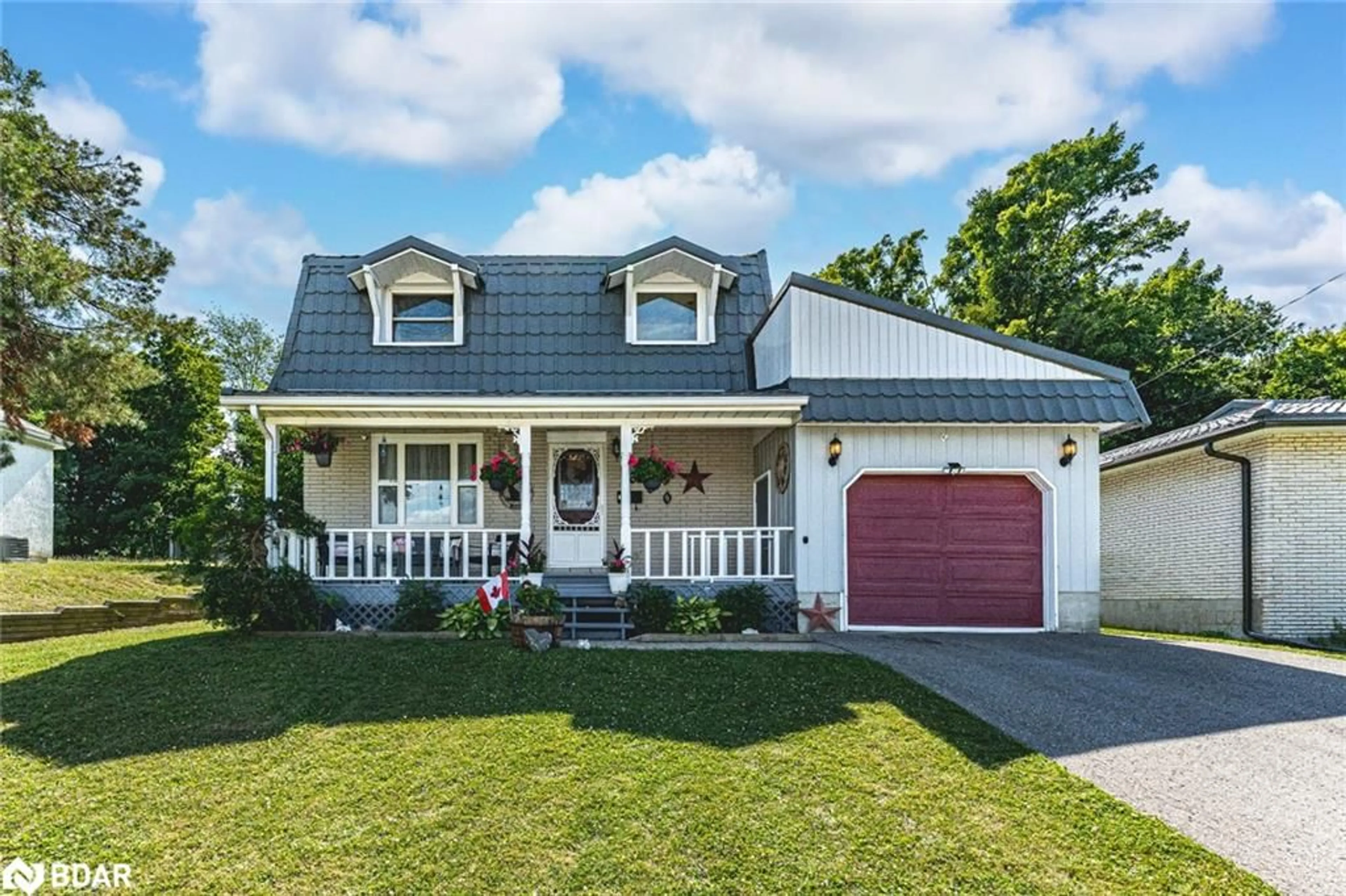 Home with vinyl exterior material, street for 630 William St, Midland Ontario L4R 2T3