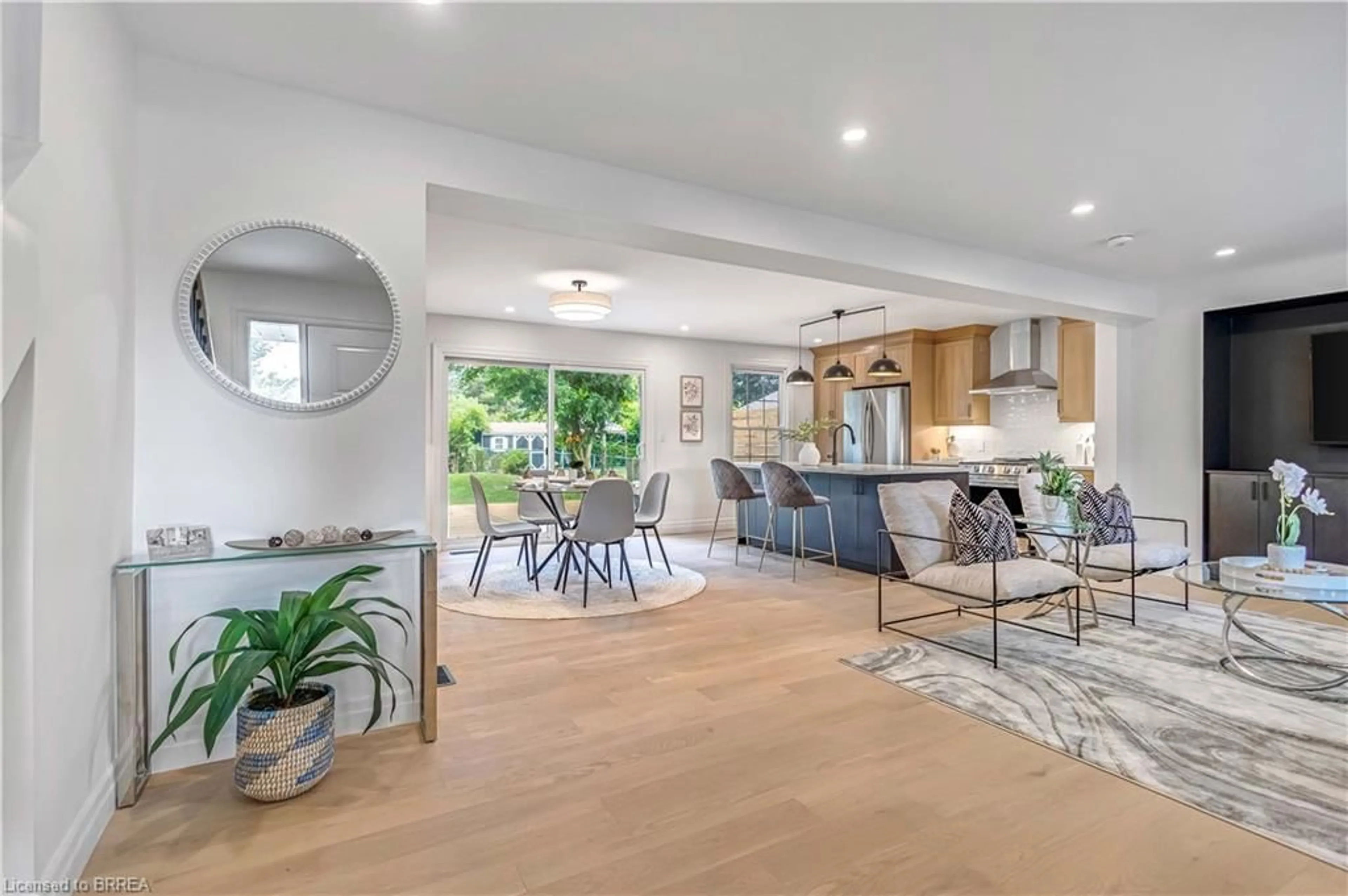 Open concept kitchen, unknown for 53 Greenfield Rd, Brantford Ontario N3R 6Z4