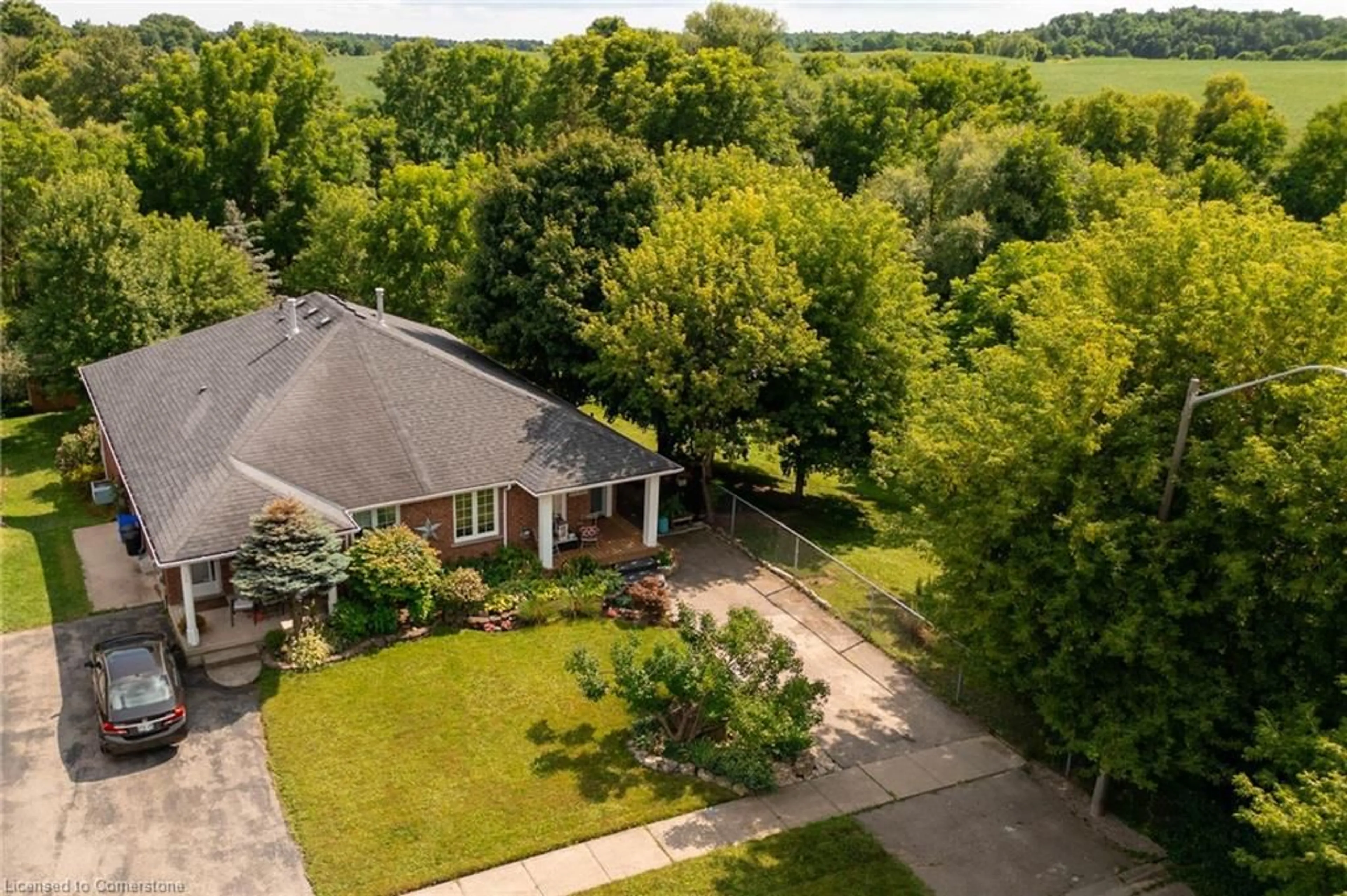 A pic from outside/outdoor area/front of a property/back of a property/a pic from drone, unknown for 20 Hawk St, St. George Ontario N0E 1N0