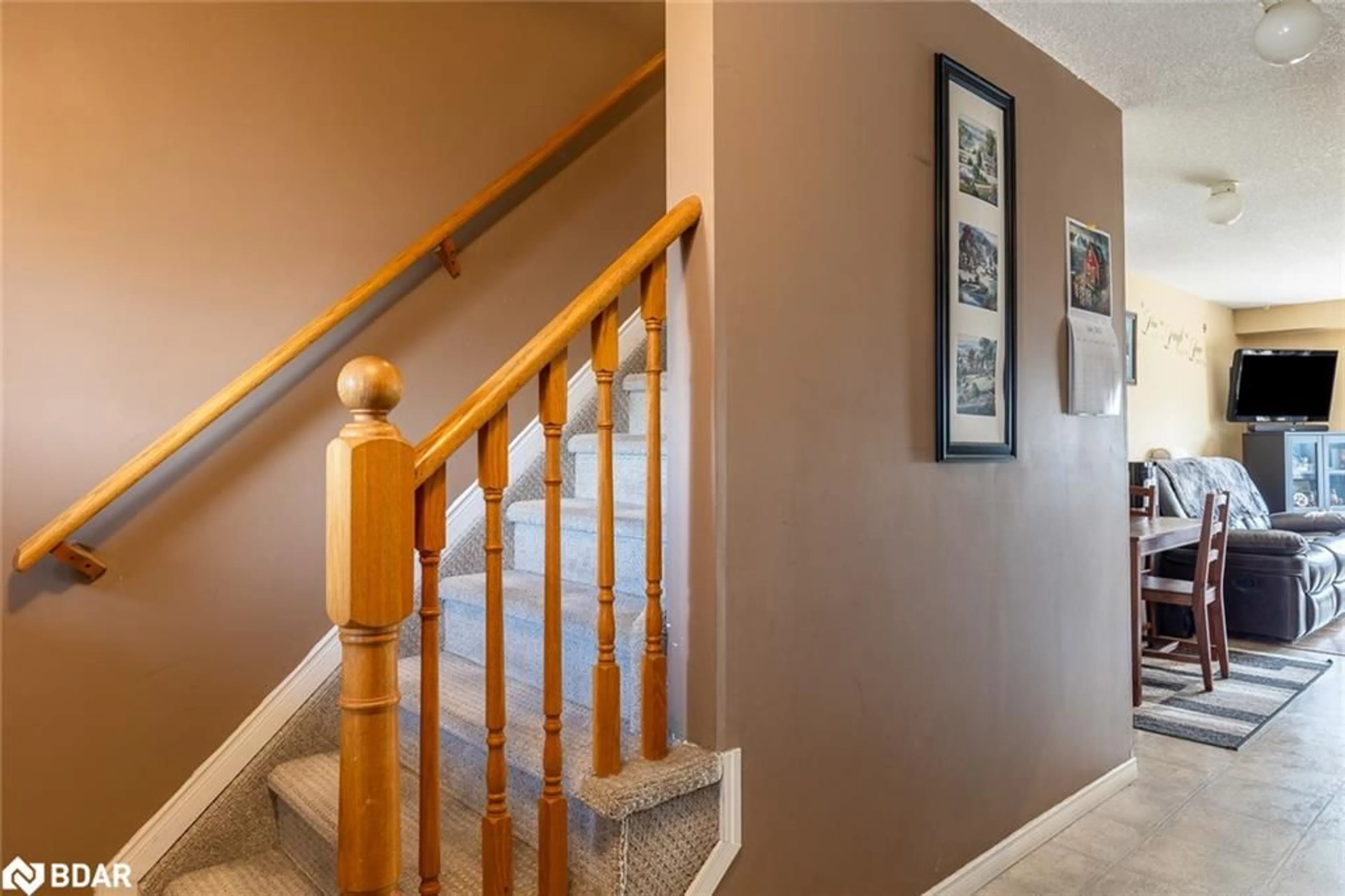 Stairs for 17 Majesty Blvd, Barrie Ontario L4M 7K3