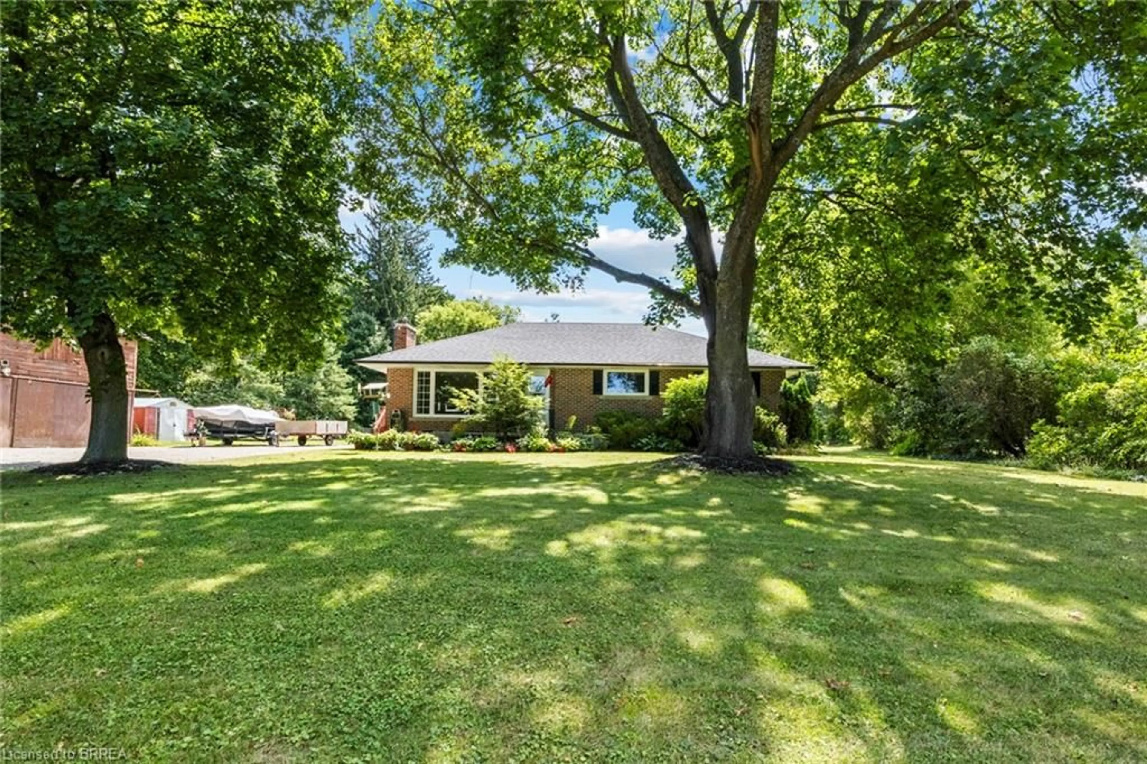 A pic from outside/outdoor area/front of a property/back of a property/a pic from drone, street for 439 Wilson St, Guelph/Eramosa Ontario N0B 1P0