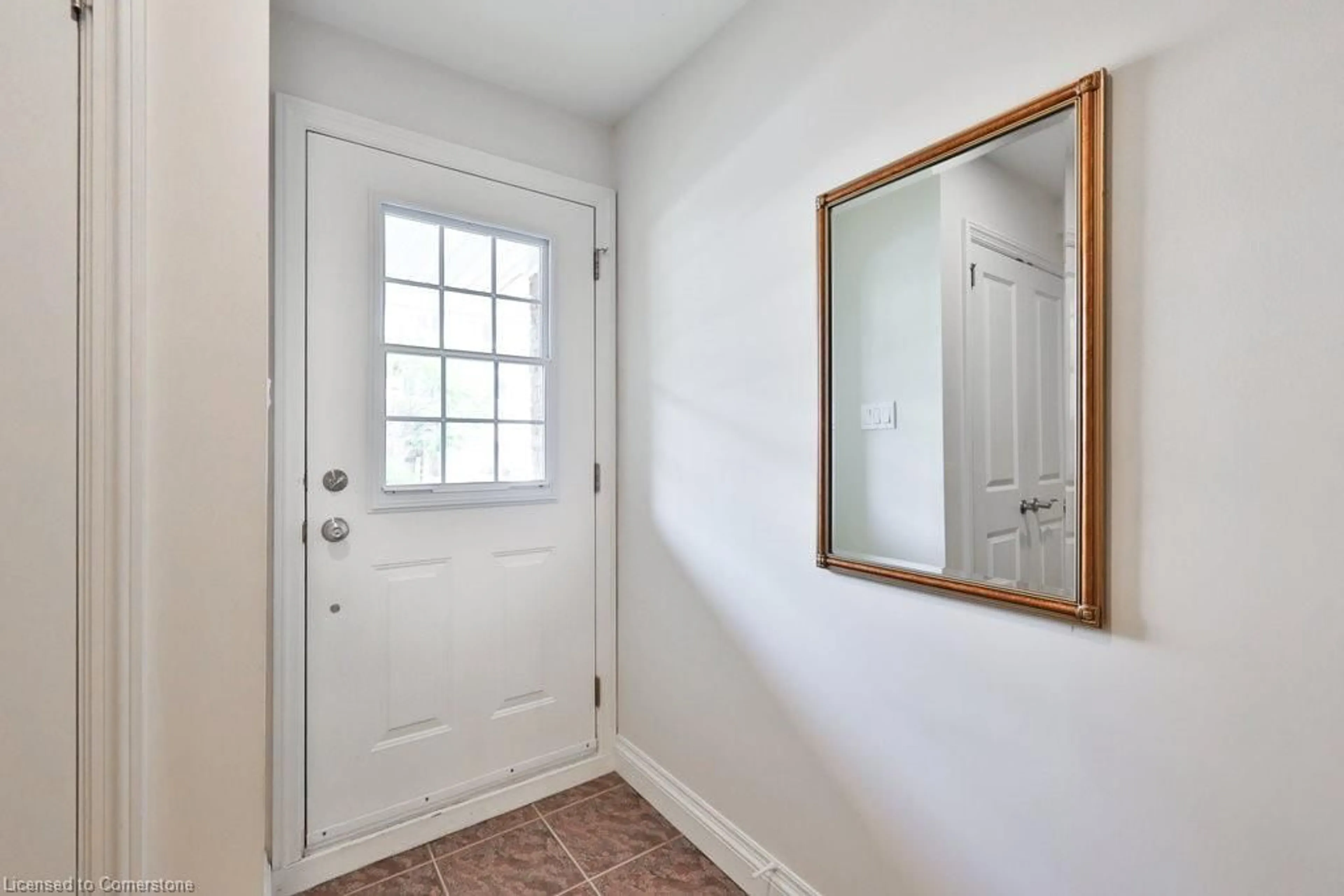 Indoor entryway for 2264 Marine Dr, Oakville Ontario L6L 1C1
