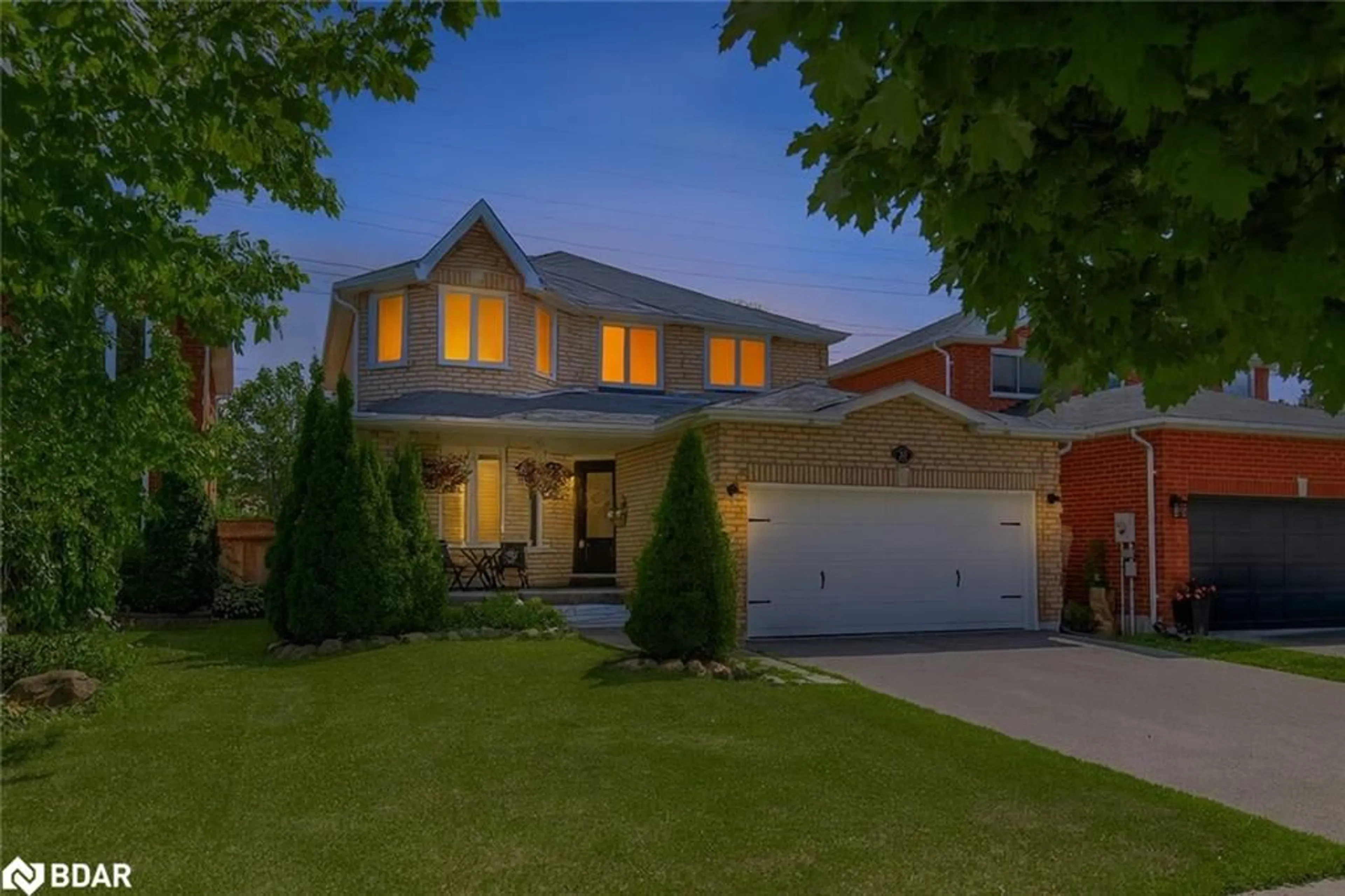 Home with brick exterior material, street for 33 Etherington Cres, Barrie Ontario L4N 7T2