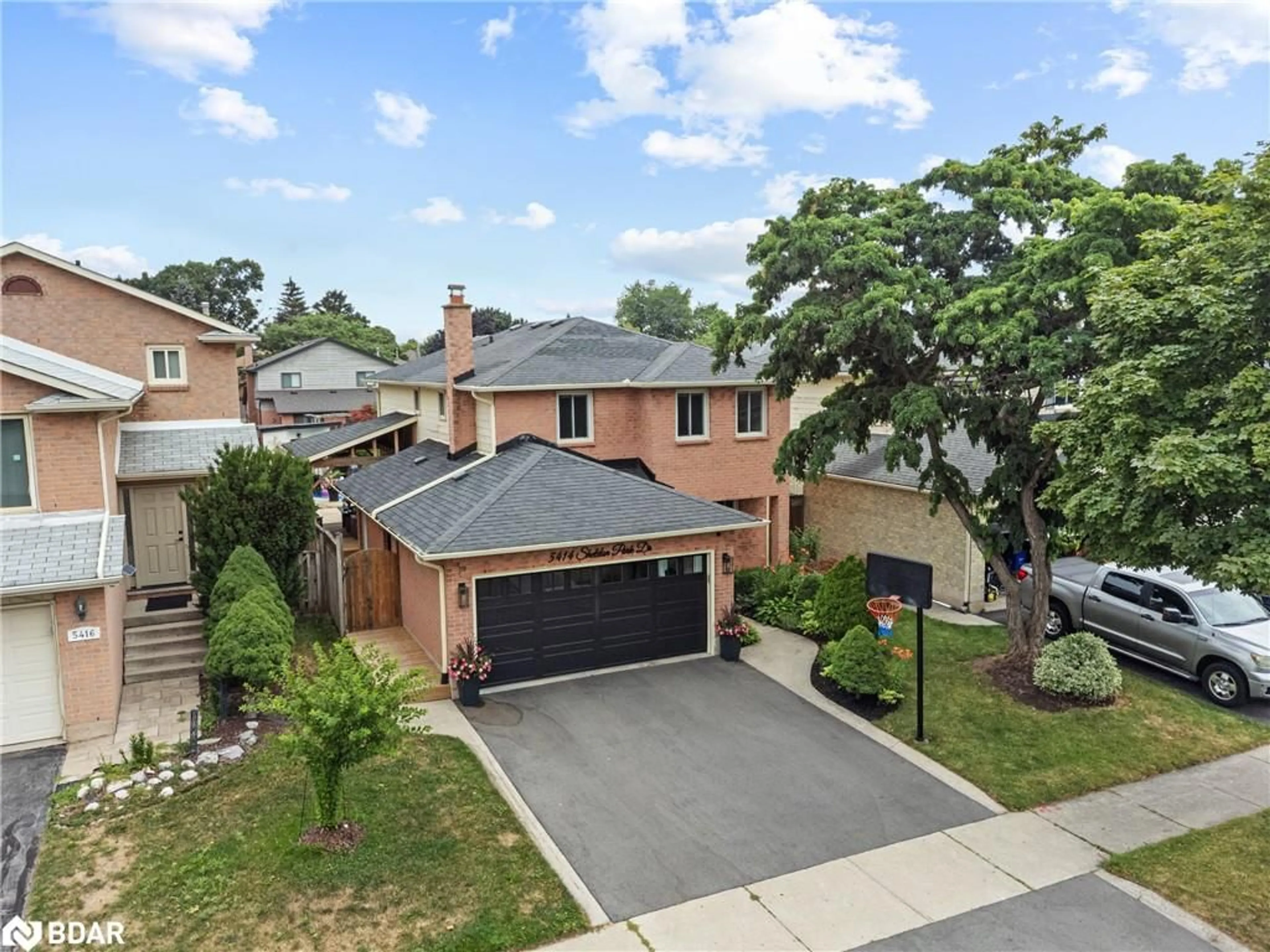 A pic from outside/outdoor area/front of a property/back of a property/a pic from drone, street for 5414 Sheldon Park Dr, Burlington Ontario L7L 5X3