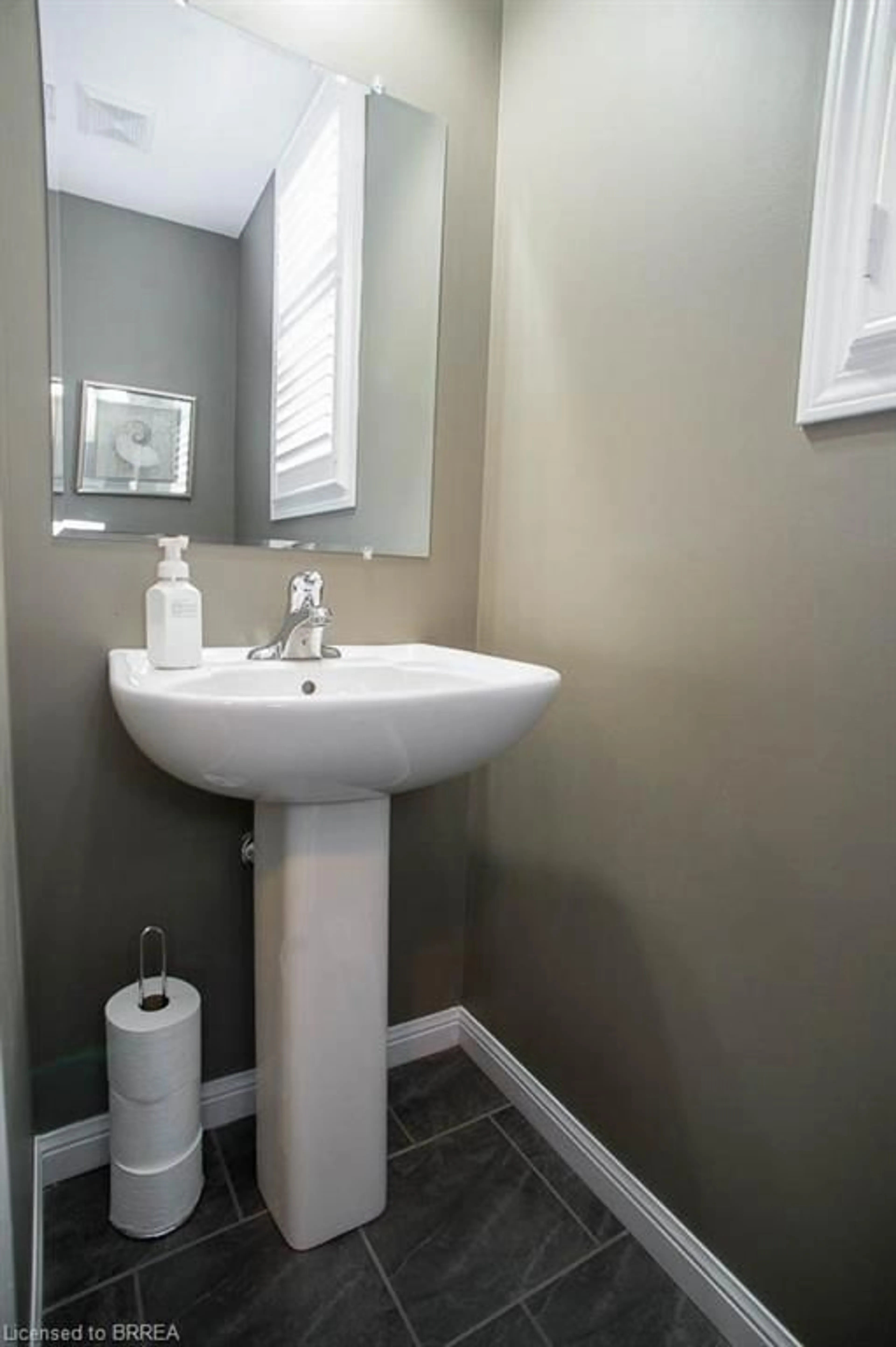 Standard bathroom, ceramic/tile floor for 21 Diana Ave #109, Brantford Ontario N3T 0G7