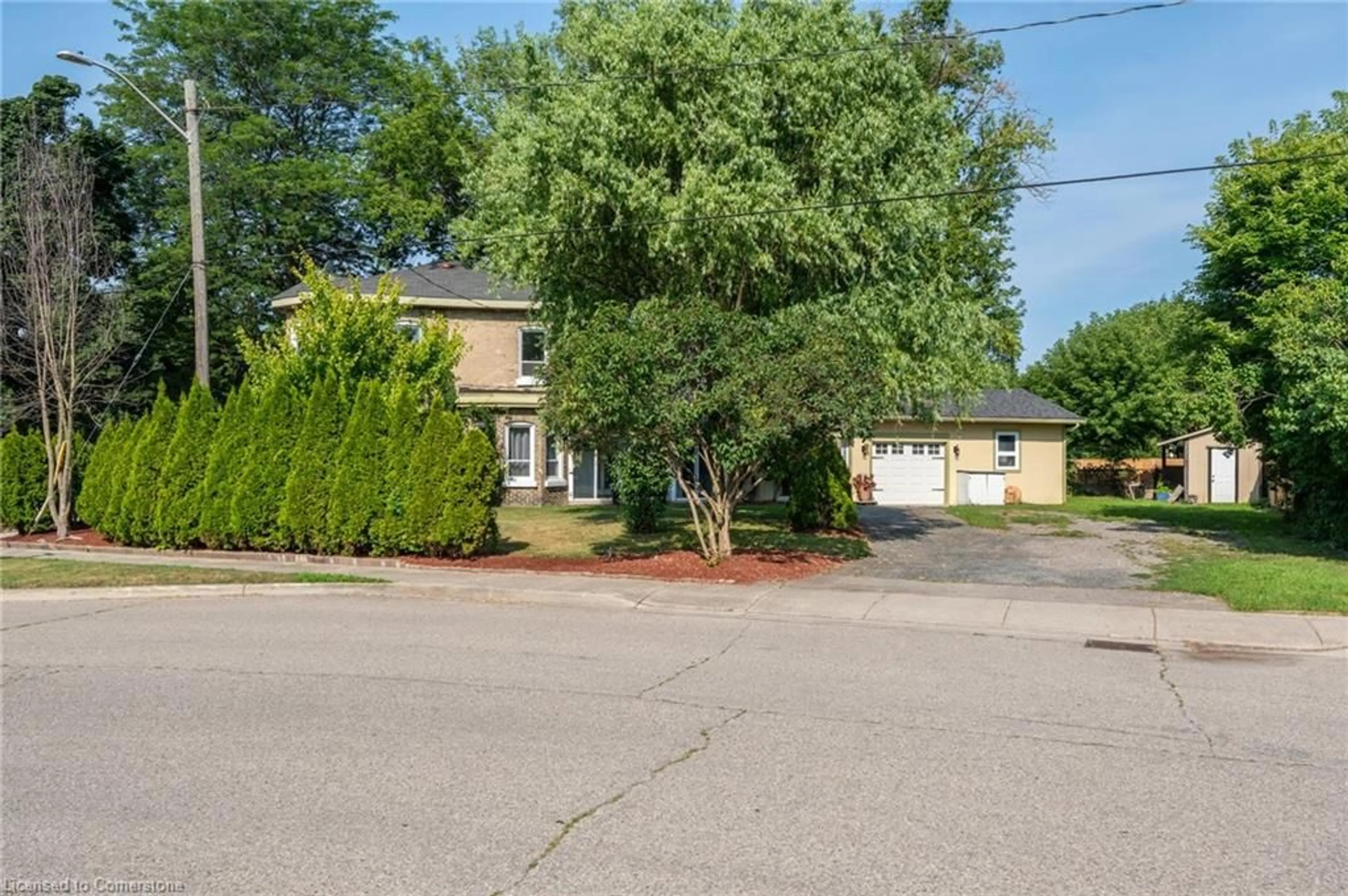 A pic from outside/outdoor area/front of a property/back of a property/a pic from drone, street for 301 Grand River Ave, Brantford Ontario N3T 4Y6