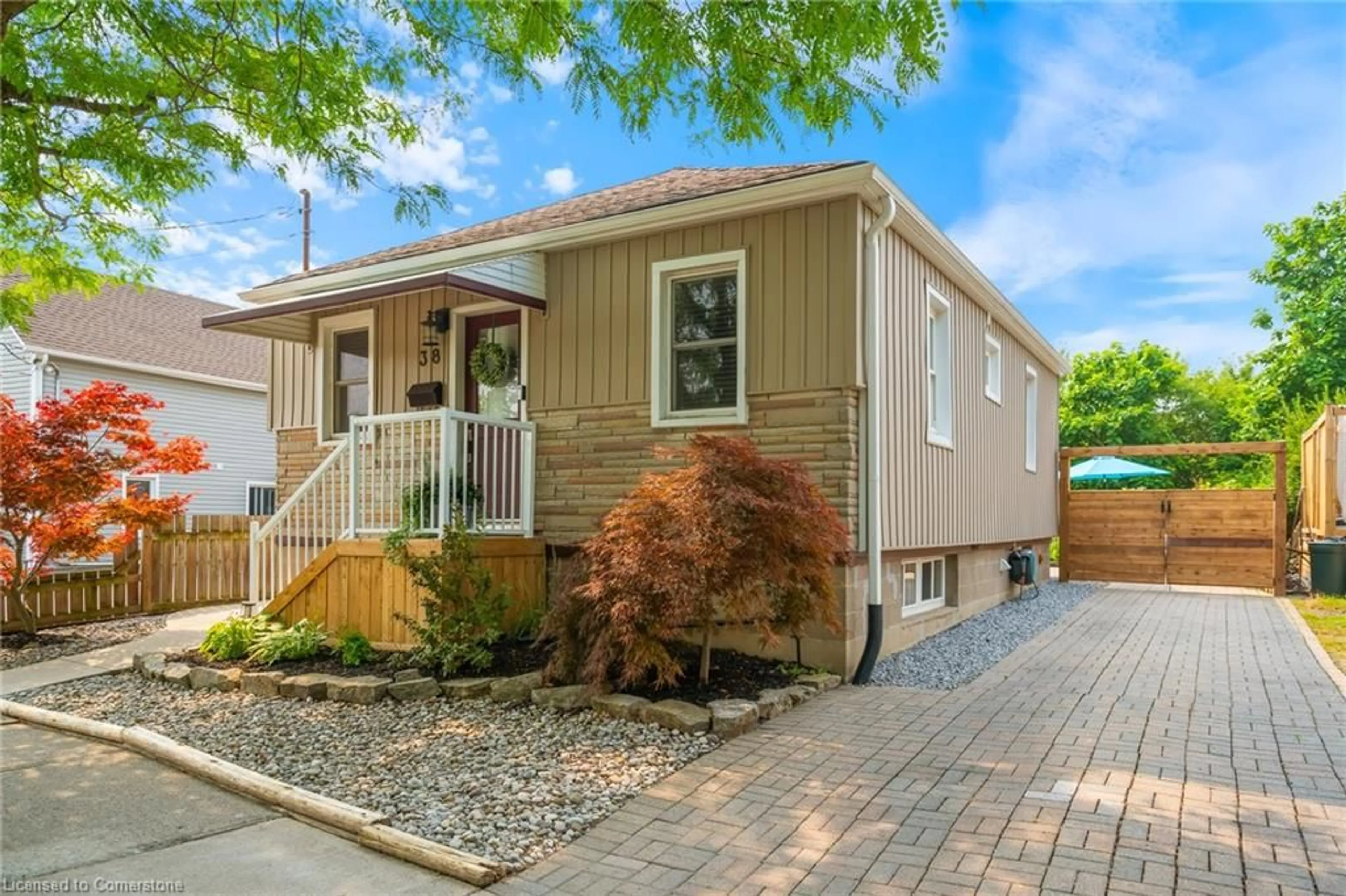 Home with vinyl exterior material, street for 38 Hamilton St, St. Catharines Ontario L2S 1K4