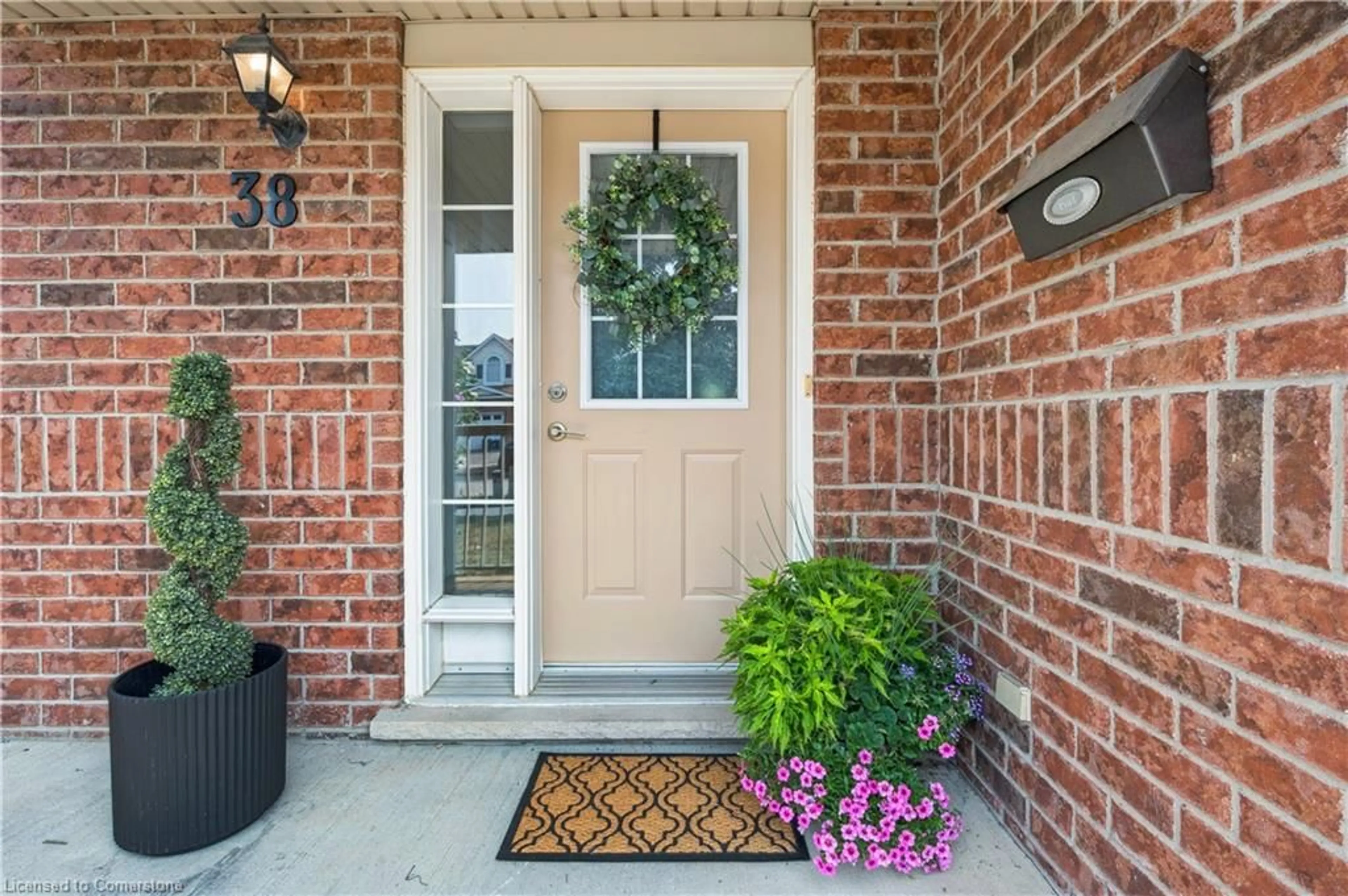 Indoor entryway for 38 Blue Lace Cres, Kitchener Ontario N2E 3W8