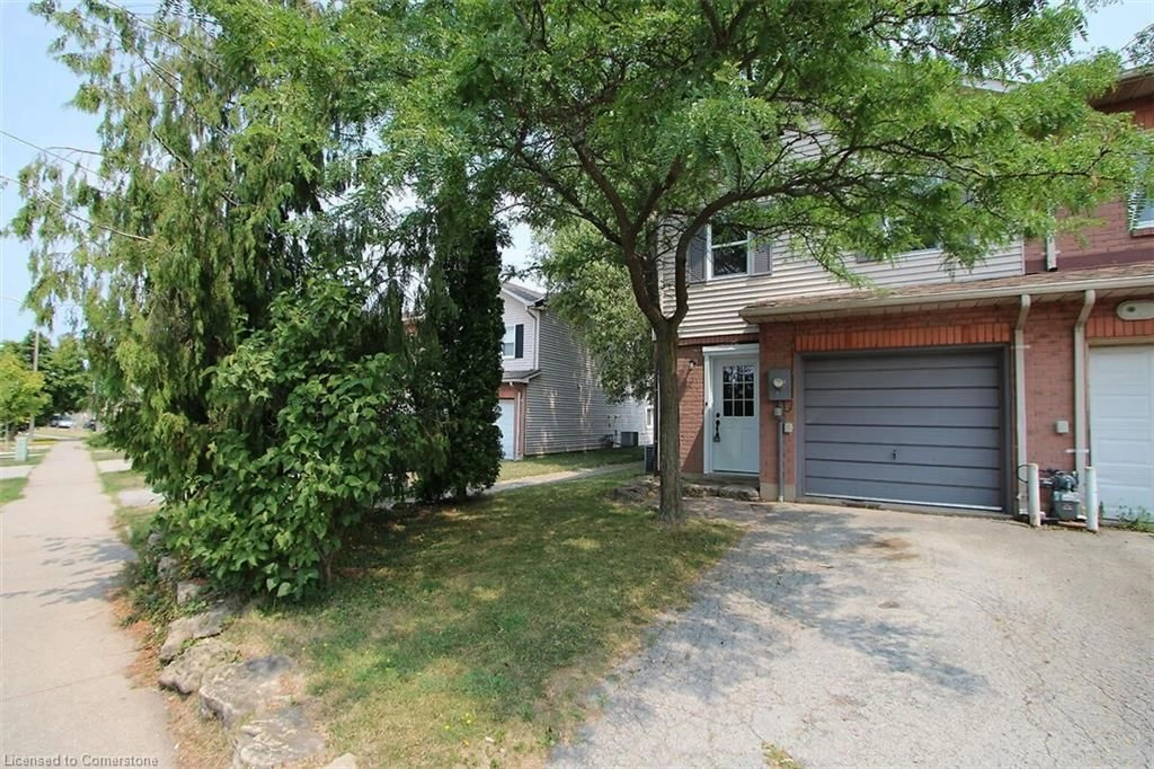 A pic from outside/outdoor area/front of a property/back of a property/a pic from drone, street for 4353 Concord Ave, Beamsville Ontario L0R 1B6
