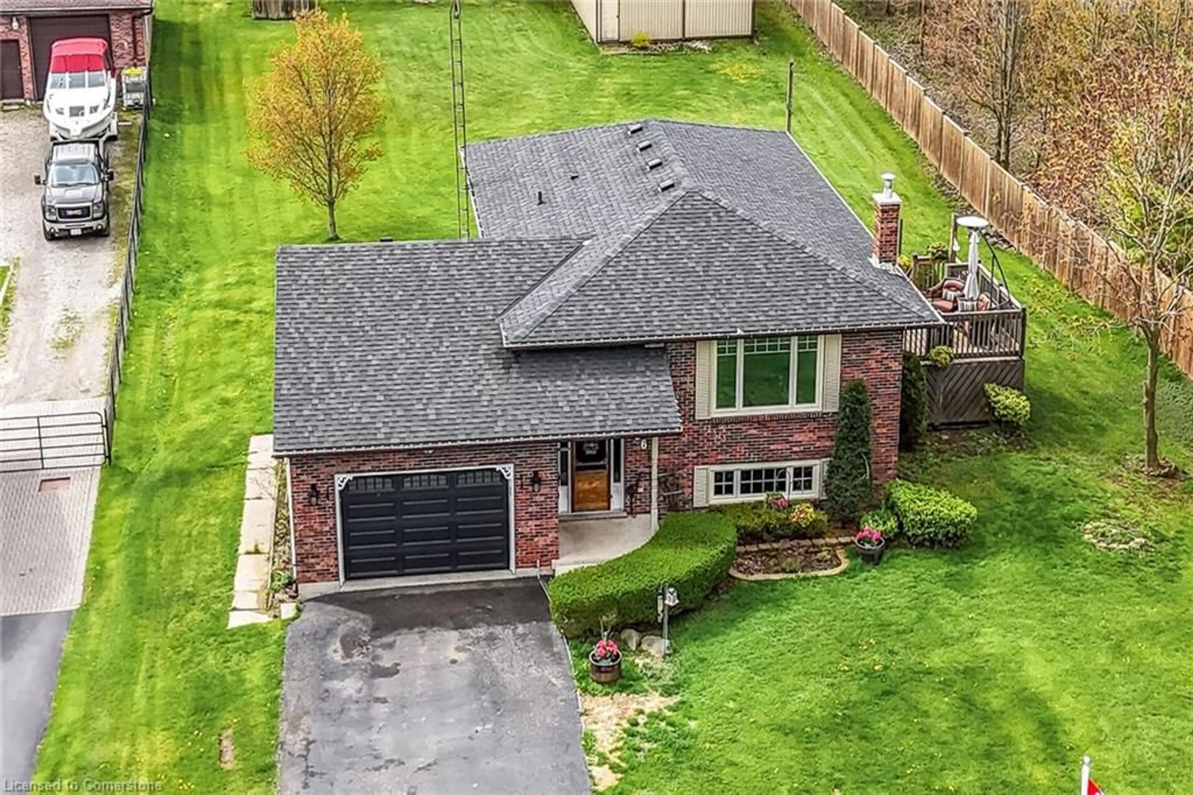 A pic from outside/outdoor area/front of a property/back of a property/a pic from drone, street for 136 Secord St, Dunnville Ontario N1A 2W8