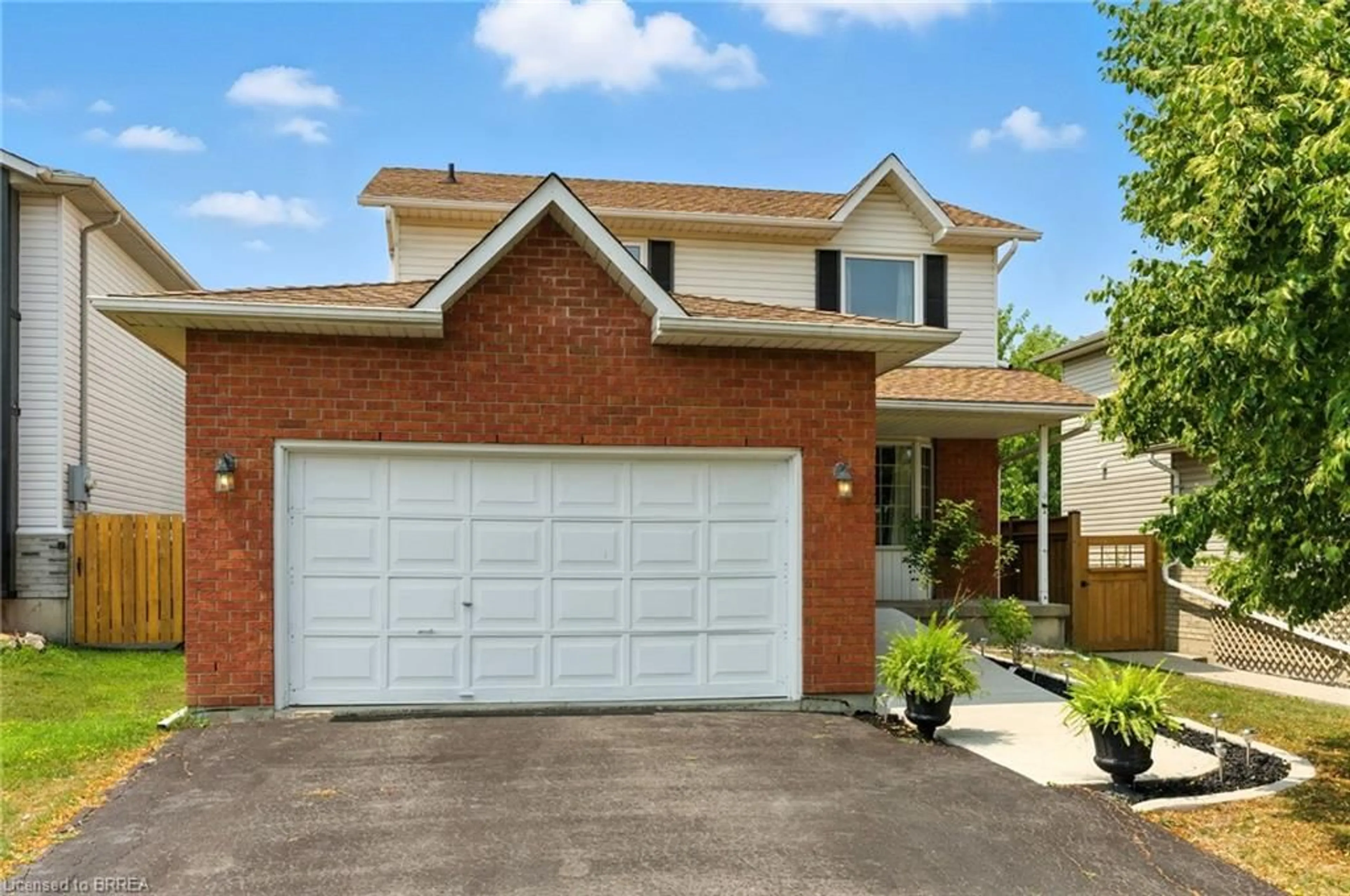Home with brick exterior material, street for 220 Kinross St, Caledonia Ontario N3W 2K5