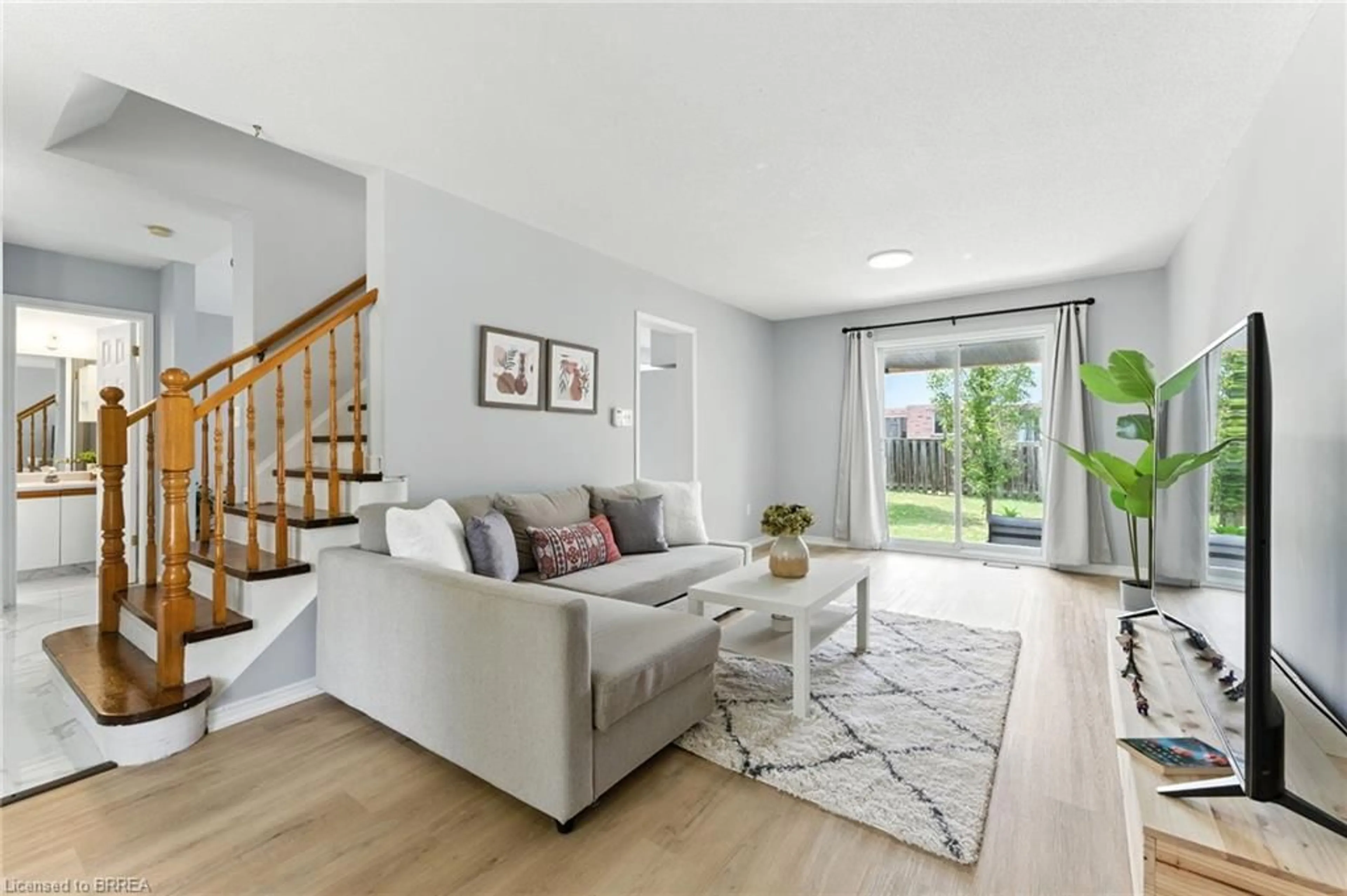 Living room with furniture, unknown for 220 Kinross St, Caledonia Ontario N3W 2K5