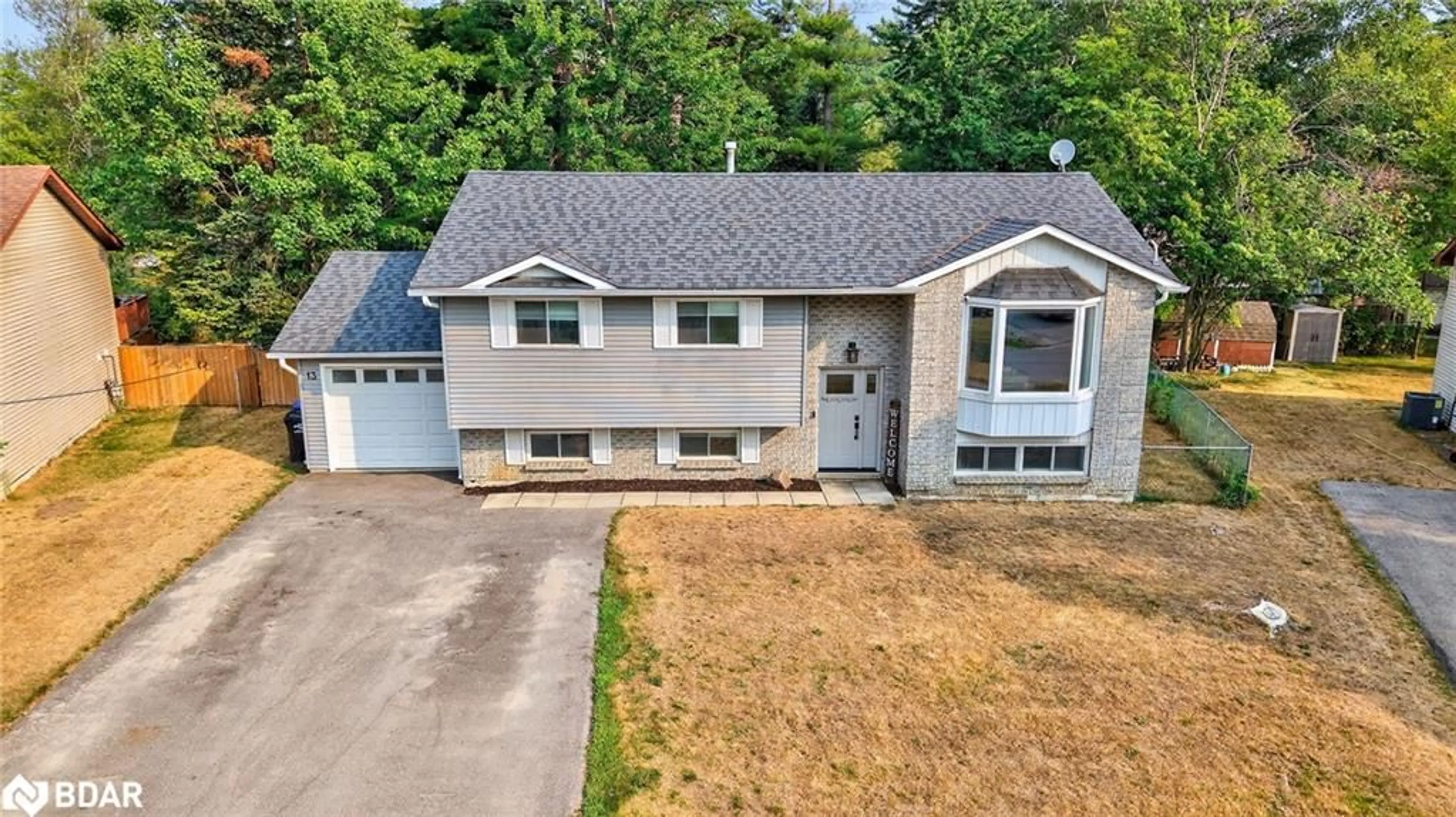 A pic from outside/outdoor area/front of a property/back of a property/a pic from drone, street for 13 Pridham Cres, Angus Ontario L3W 0G5