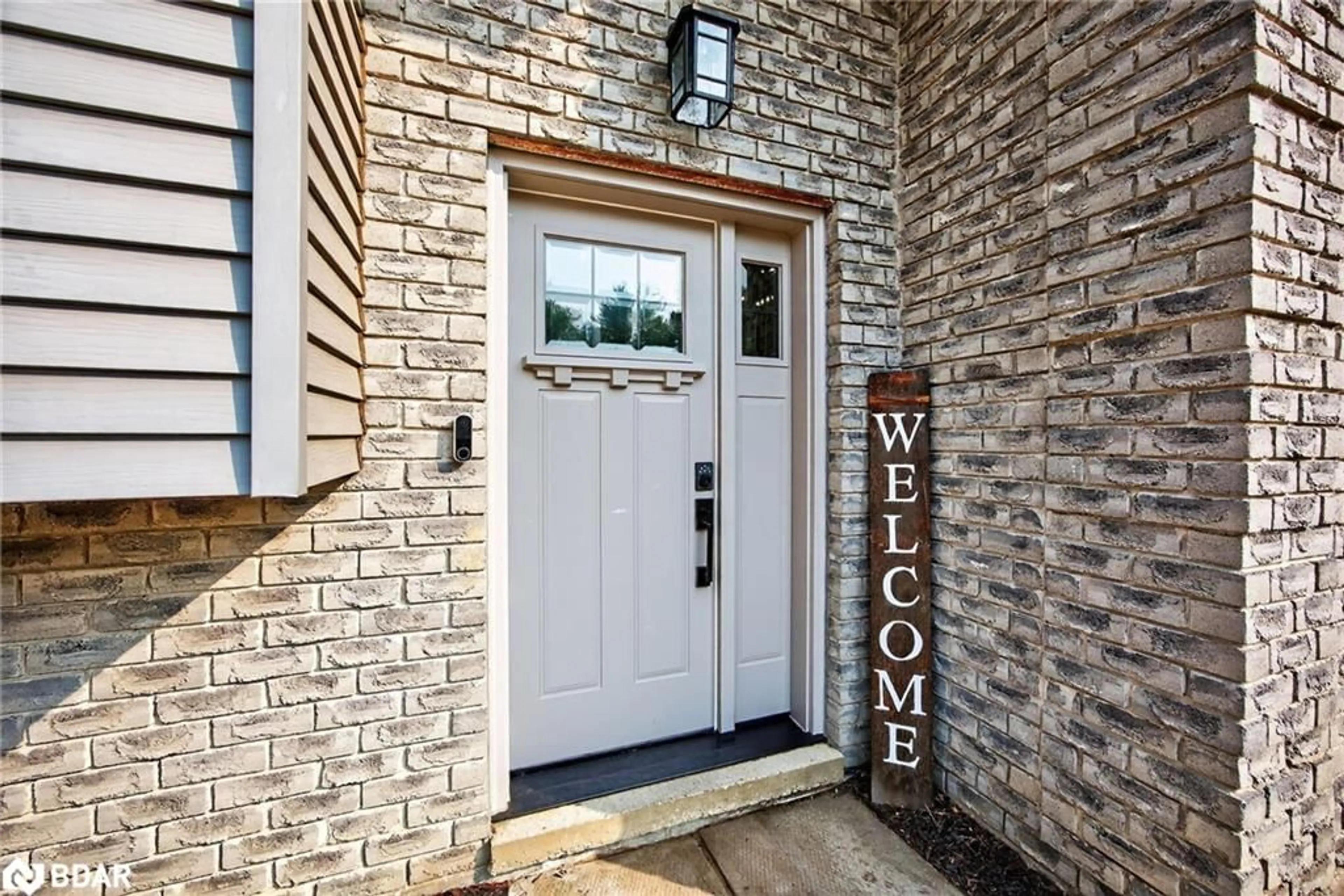 Indoor entryway for 13 Pridham Cres, Angus Ontario L3W 0G5